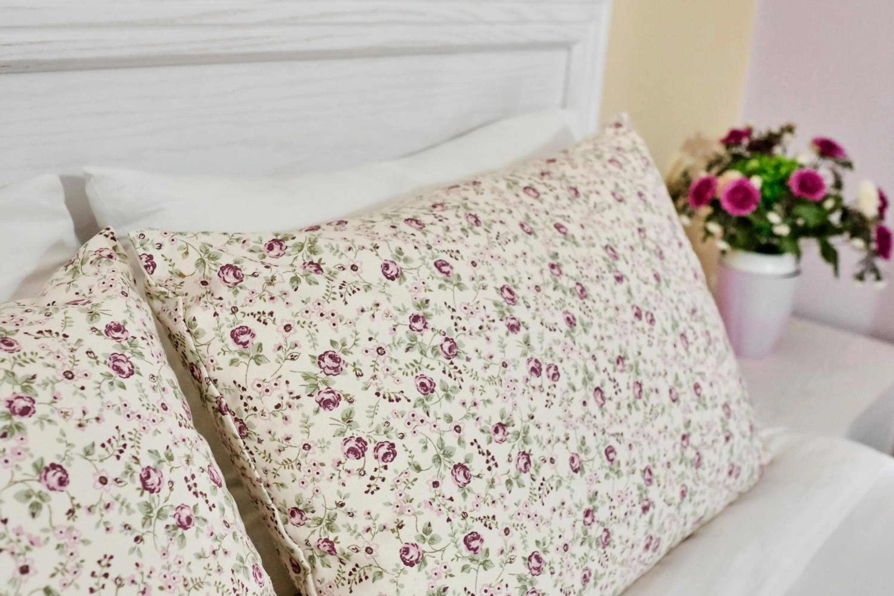 Decorative detail, Bed in Villa Mare Monte ApartHotel