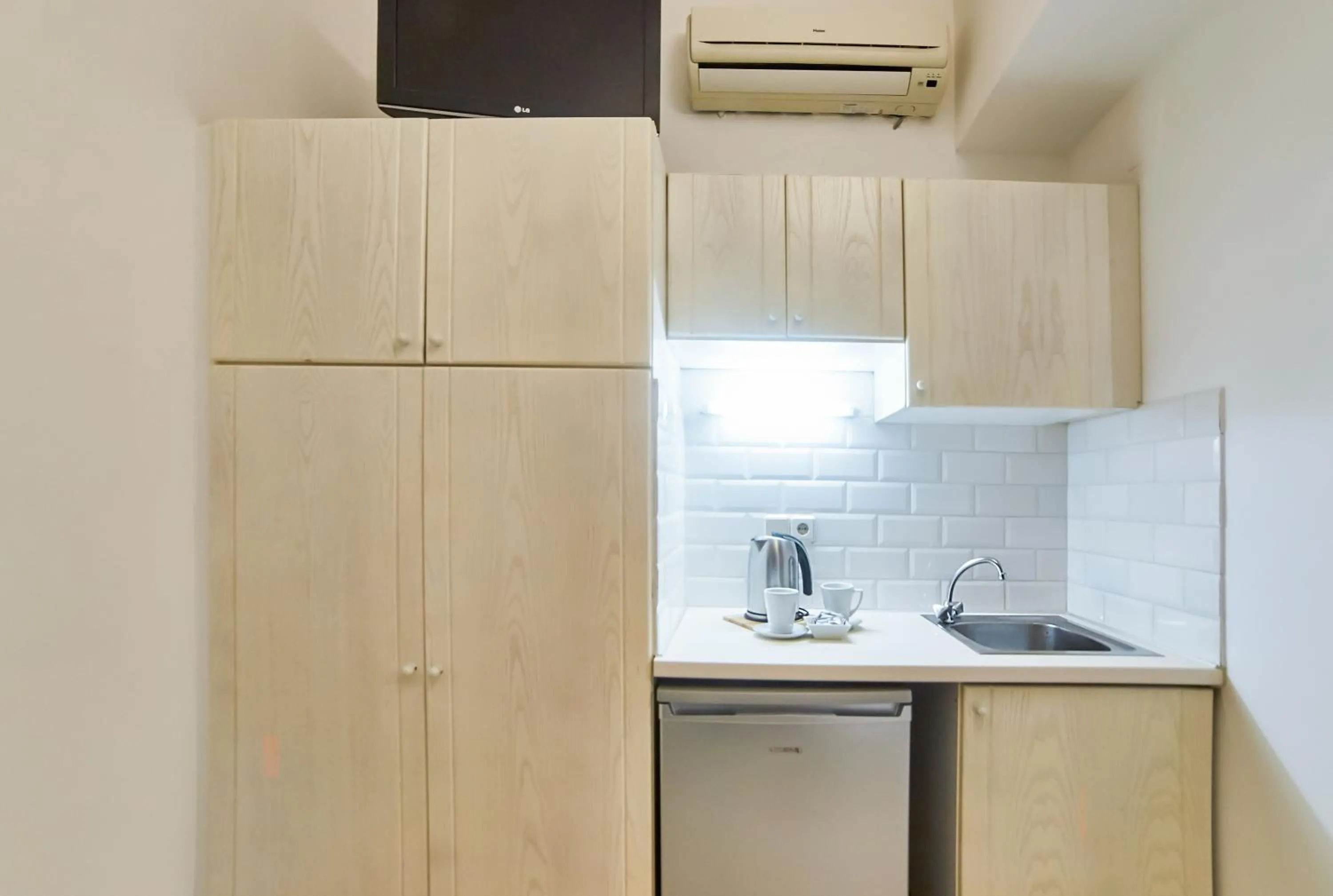 Kitchen or kitchenette in Villa Mare Monte ApartHotel