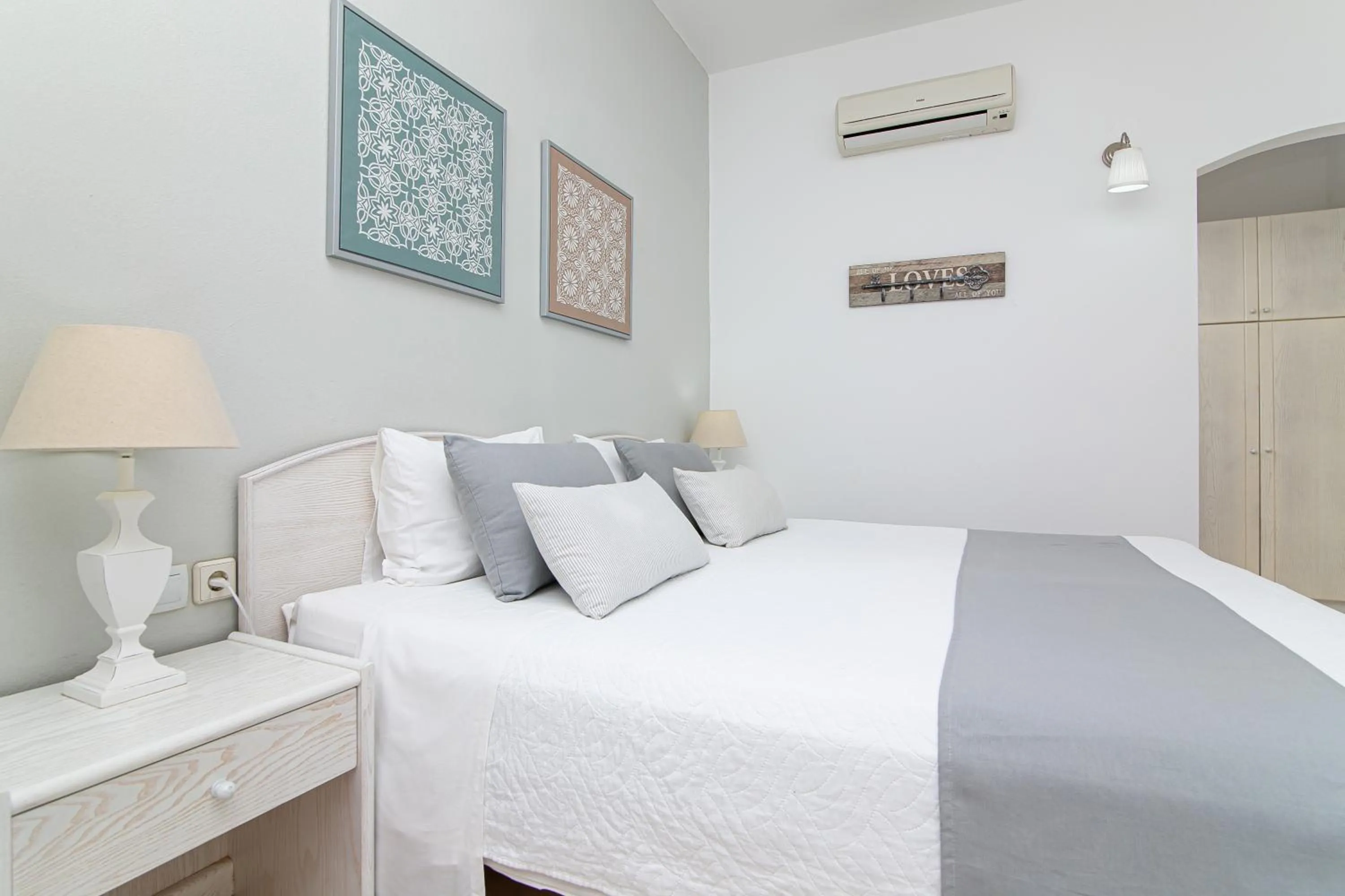 Bed in Villa Mare Monte ApartHotel