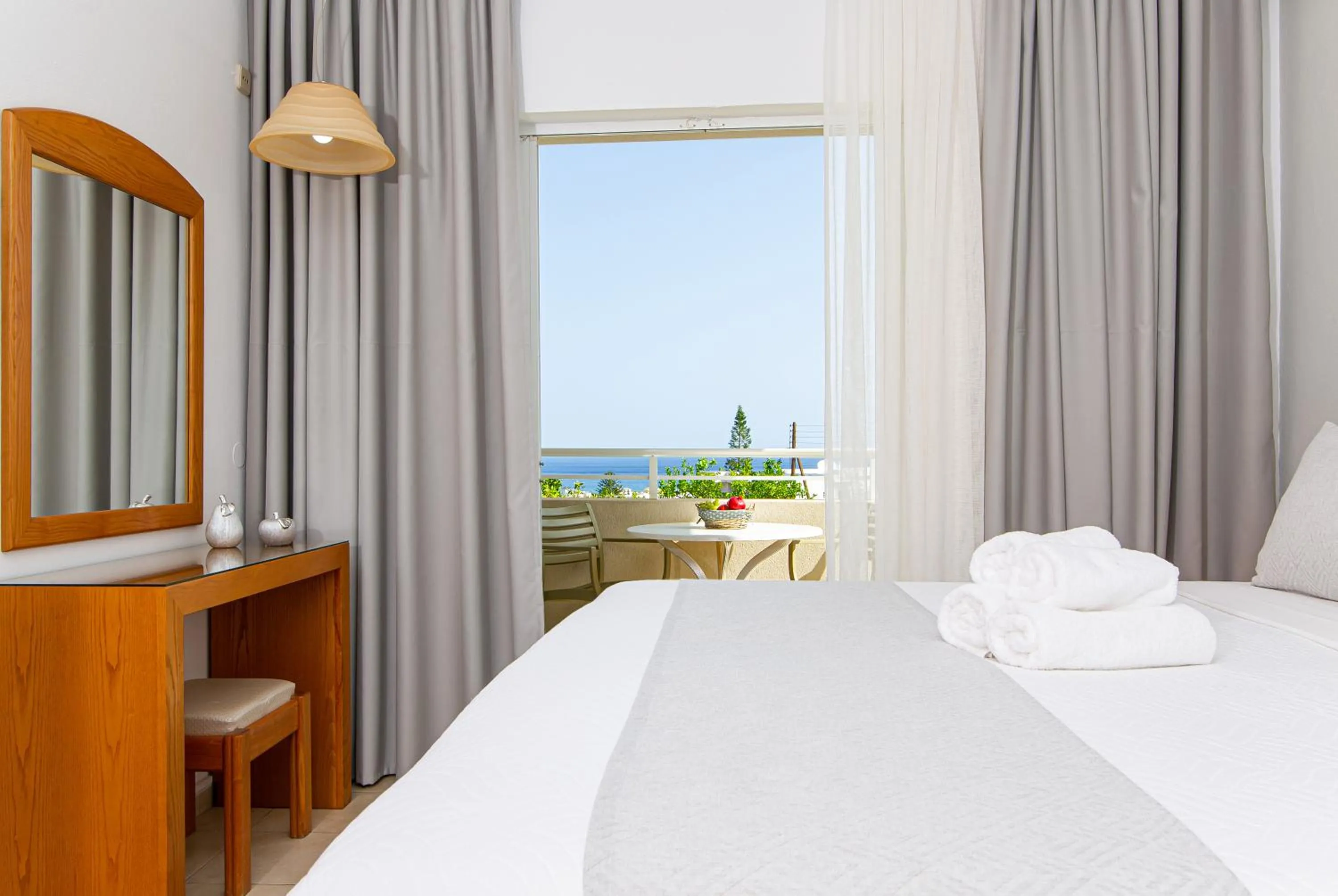 Sea view, Bed in Villa Mare Monte ApartHotel