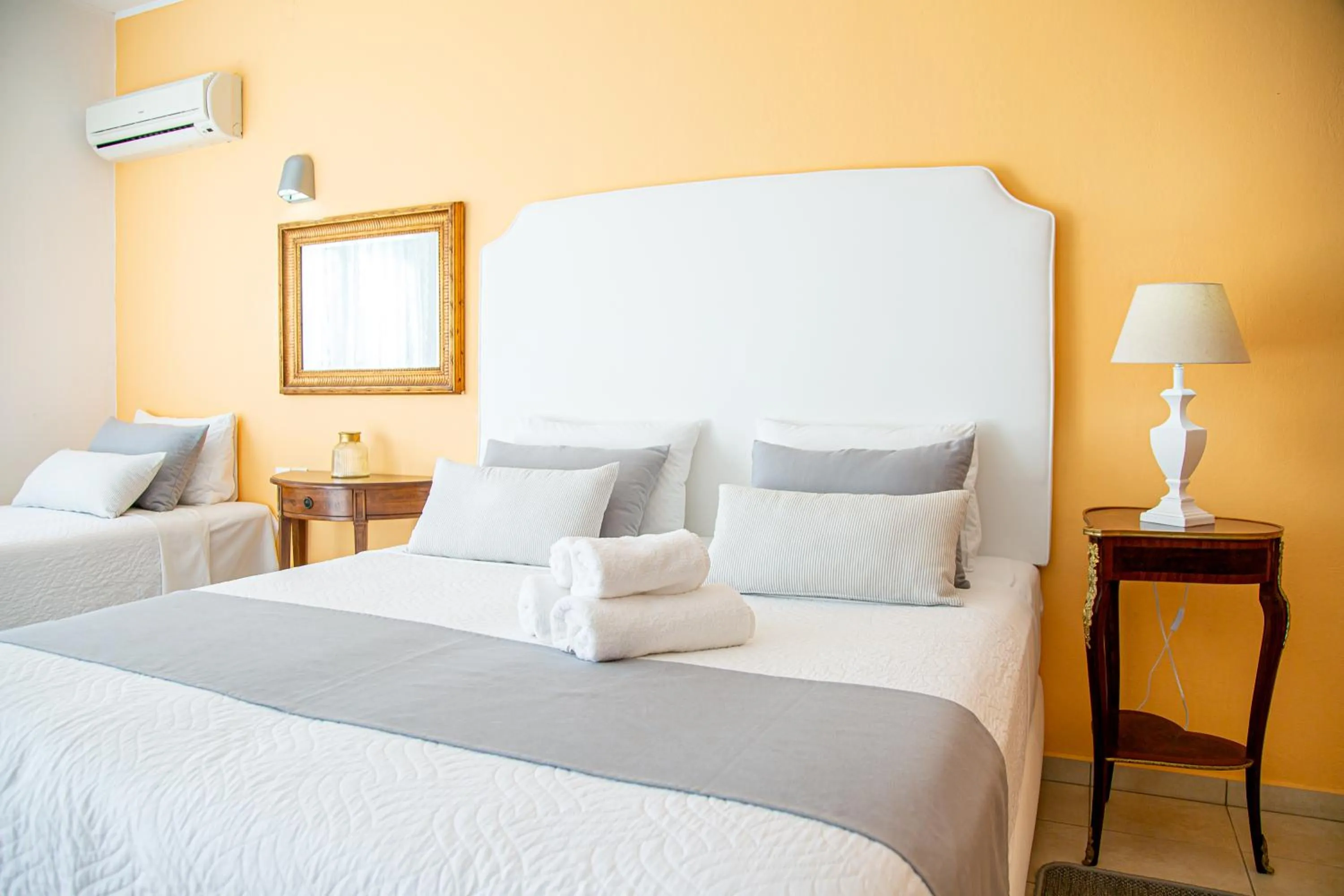 Bed in Villa Mare Monte ApartHotel