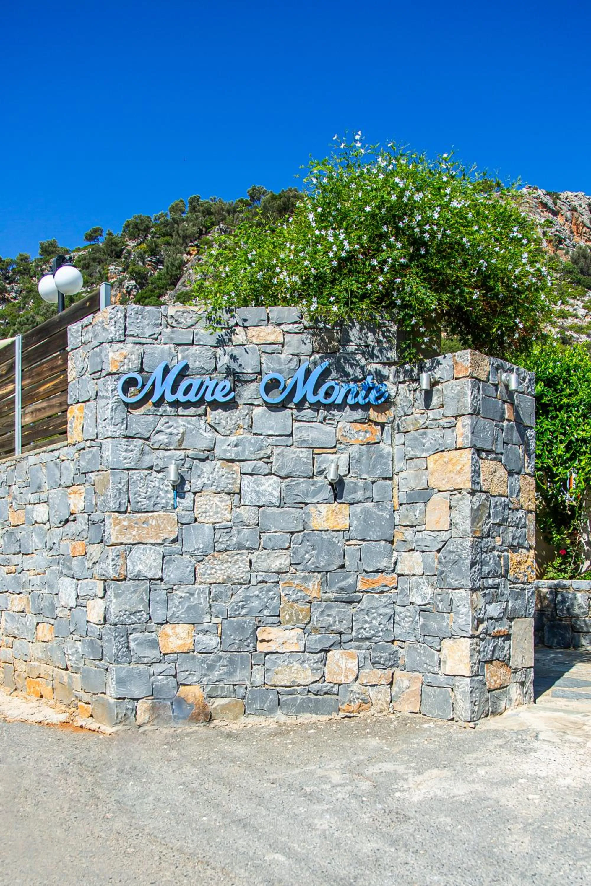 Facade/entrance in Villa Mare Monte ApartHotel