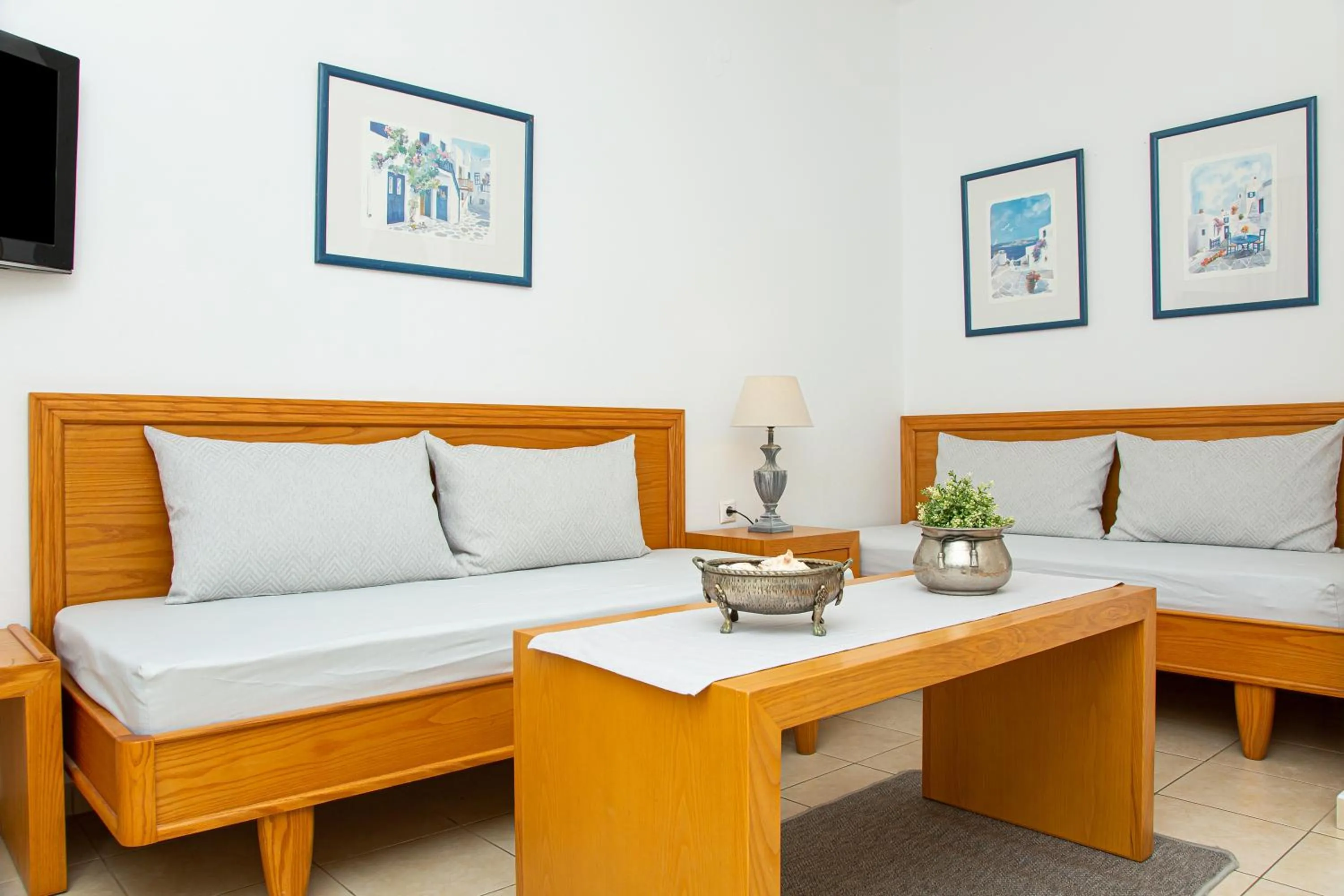 Living room, Bed in Villa Mare Monte ApartHotel