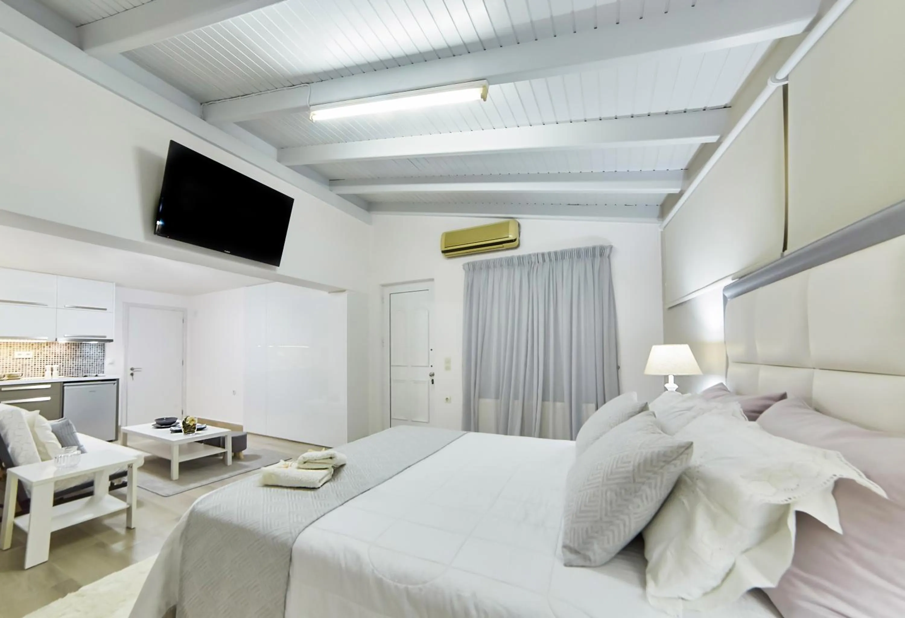 TV and multimedia, Bed in Villa Mare Monte ApartHotel