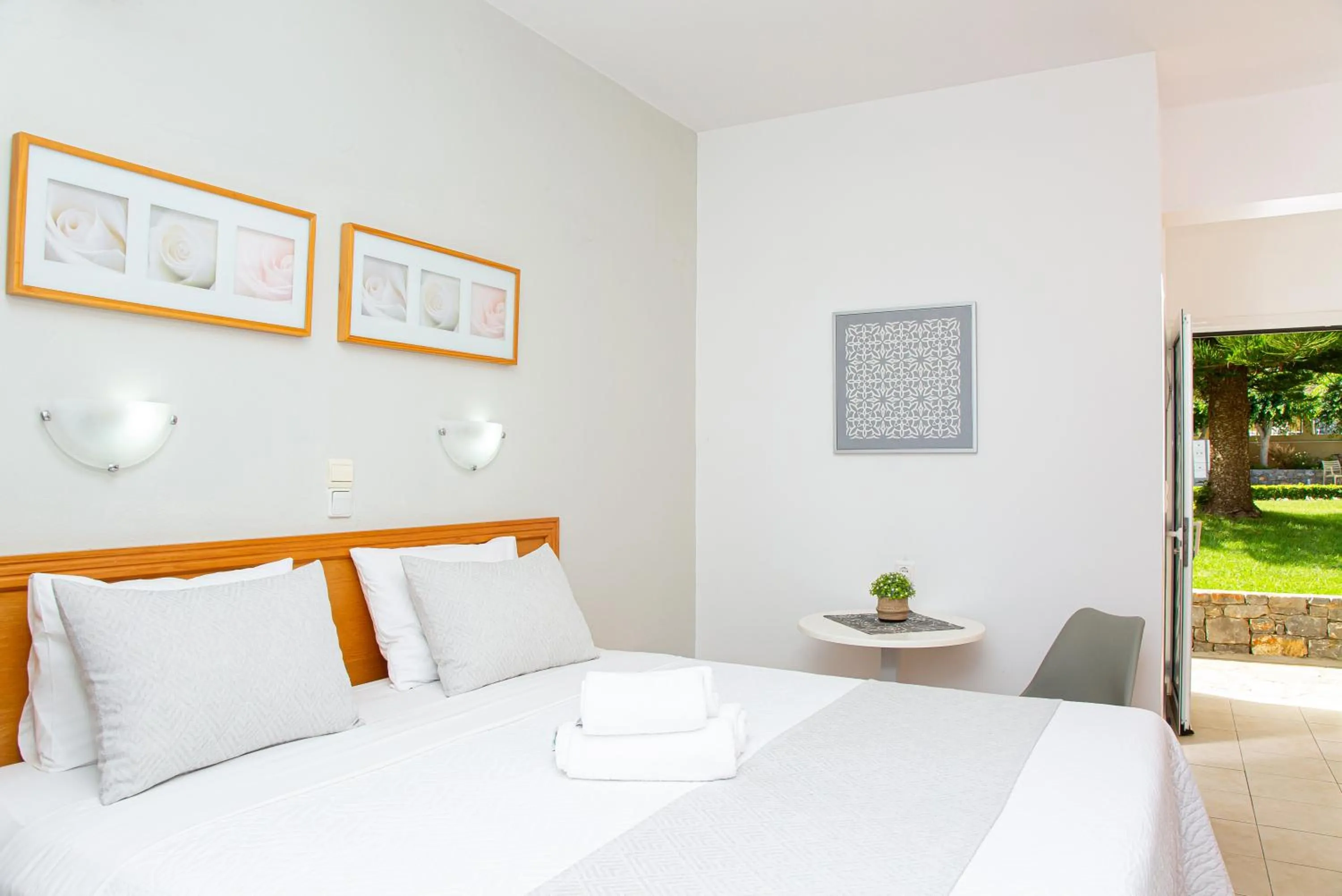 Bed in Villa Mare Monte ApartHotel