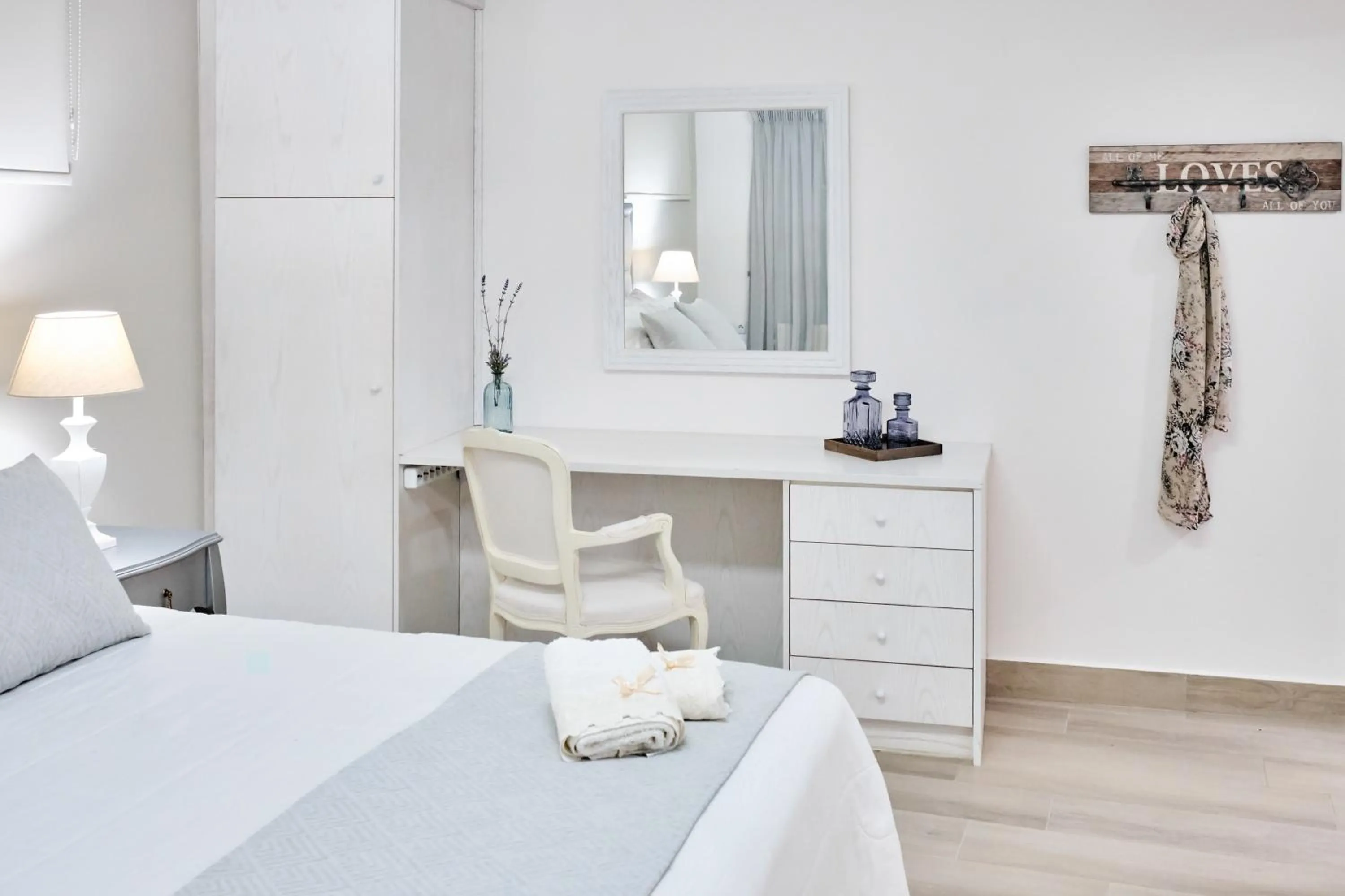 Decorative detail, Bed in Villa Mare Monte ApartHotel