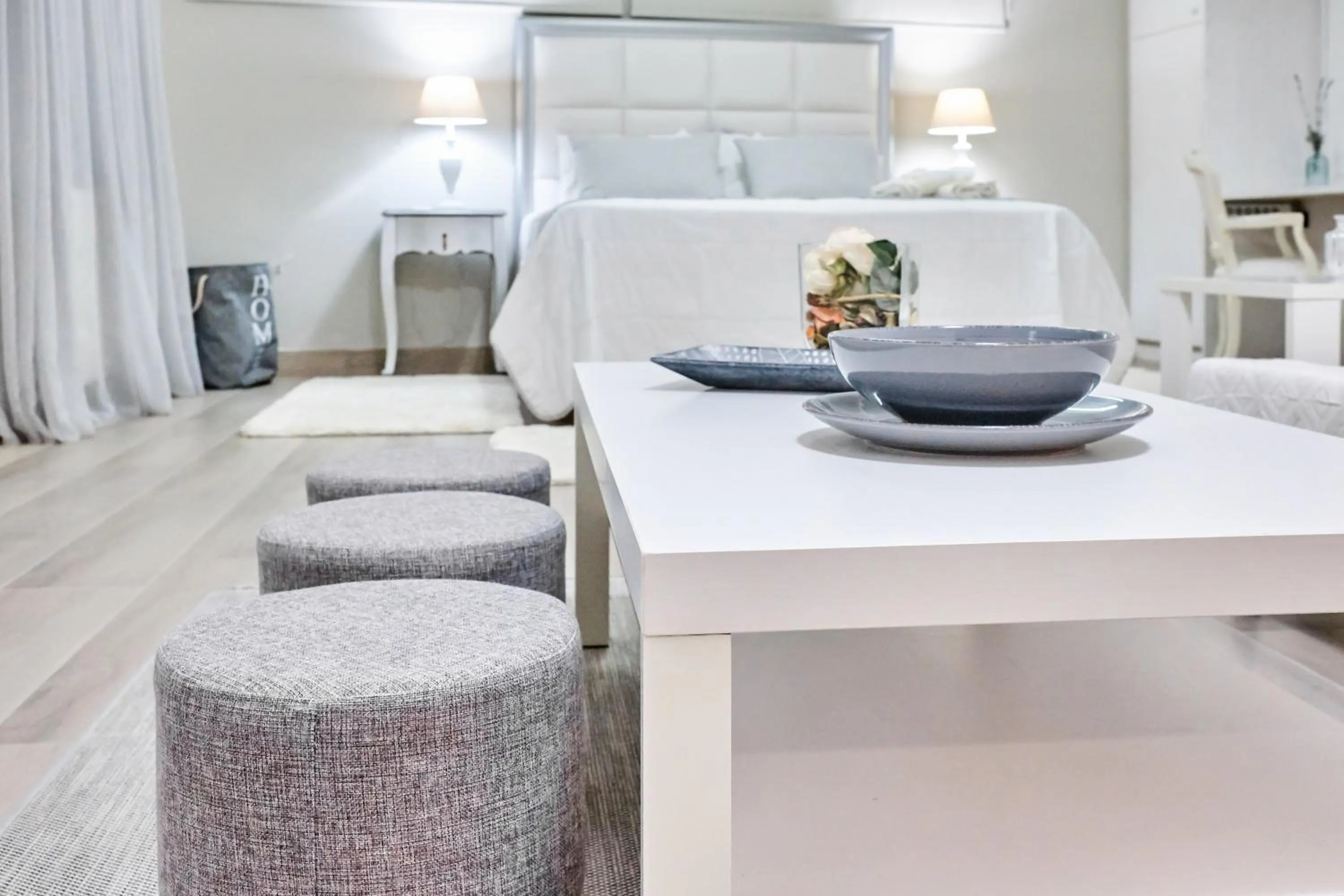 Living room, Bed in Villa Mare Monte ApartHotel