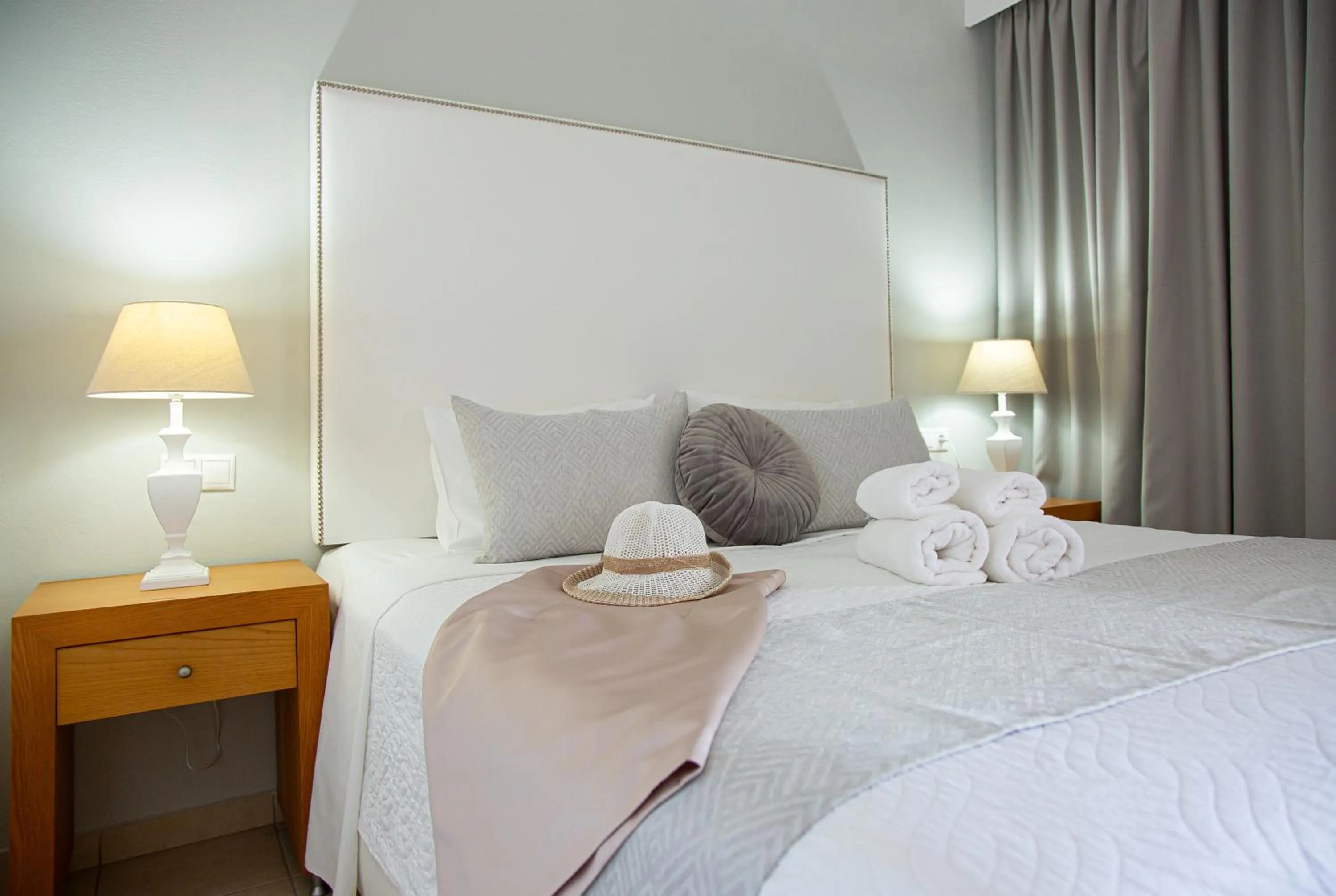 Bedroom, Bed in Villa Mare Monte ApartHotel