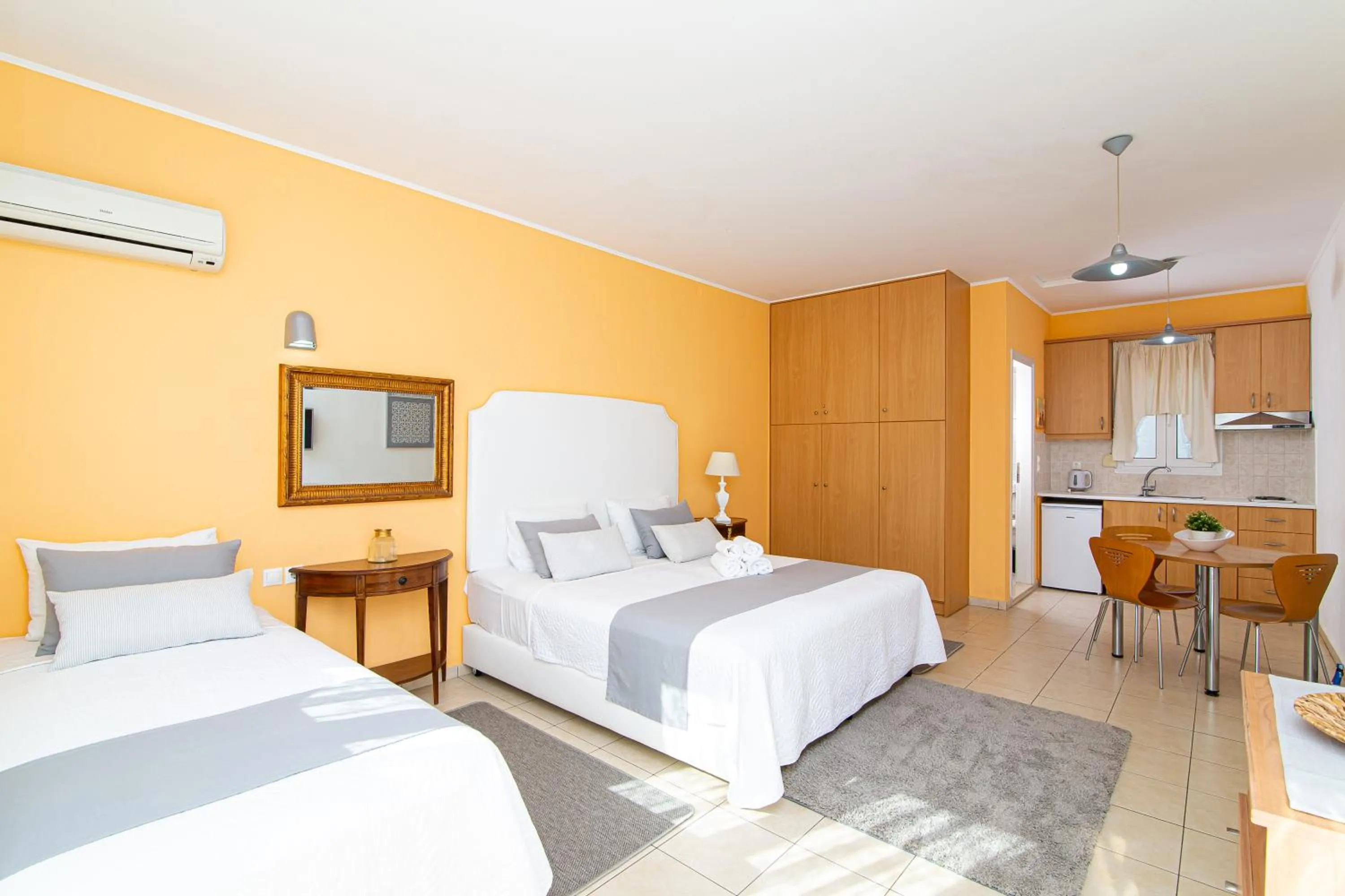 Photo of the whole room, Bed in Villa Mare Monte ApartHotel