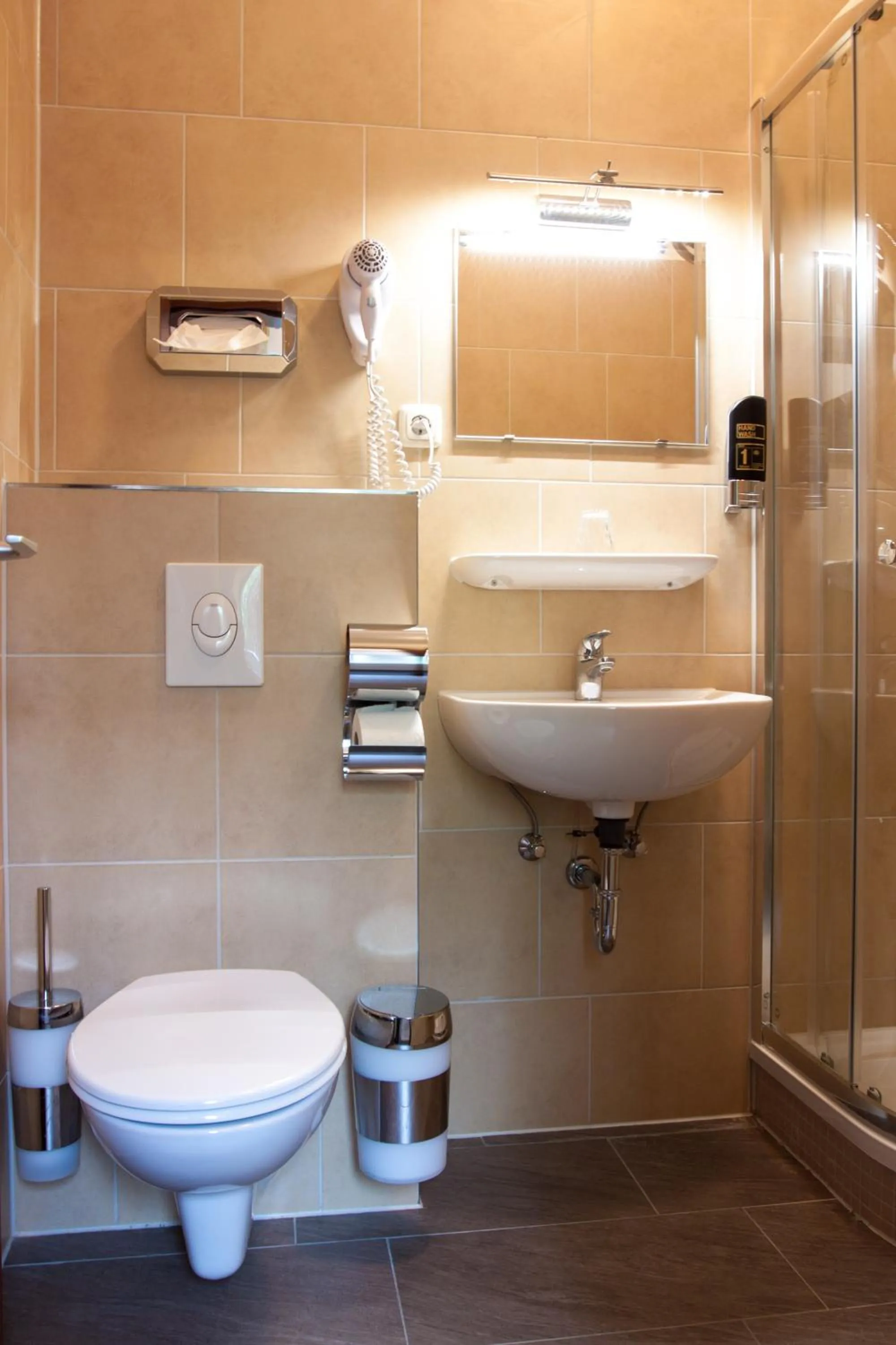 Toilet in Hotel-Pension ODIN