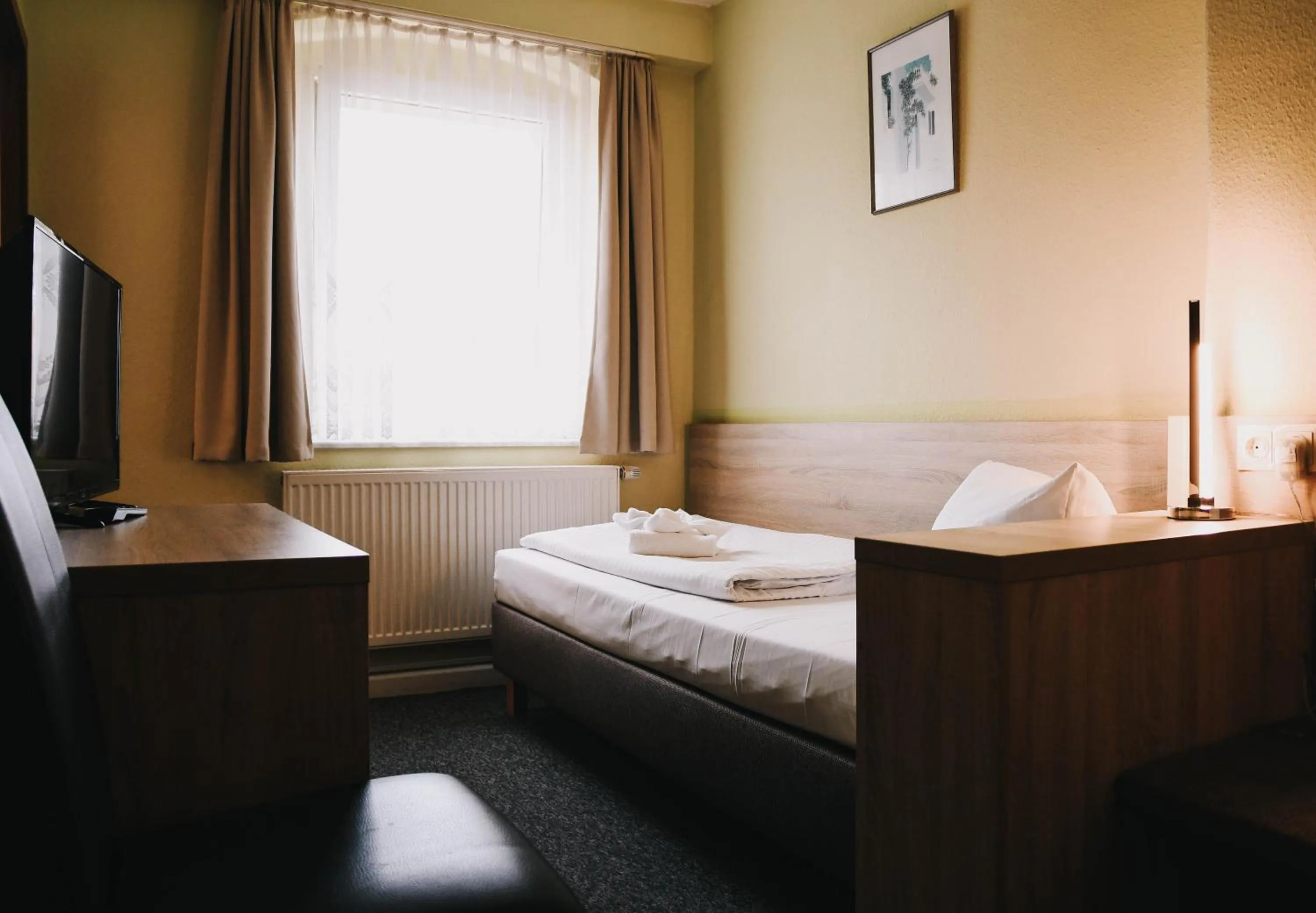 Photo of the whole room, Bed in Hotel-Pension ODIN