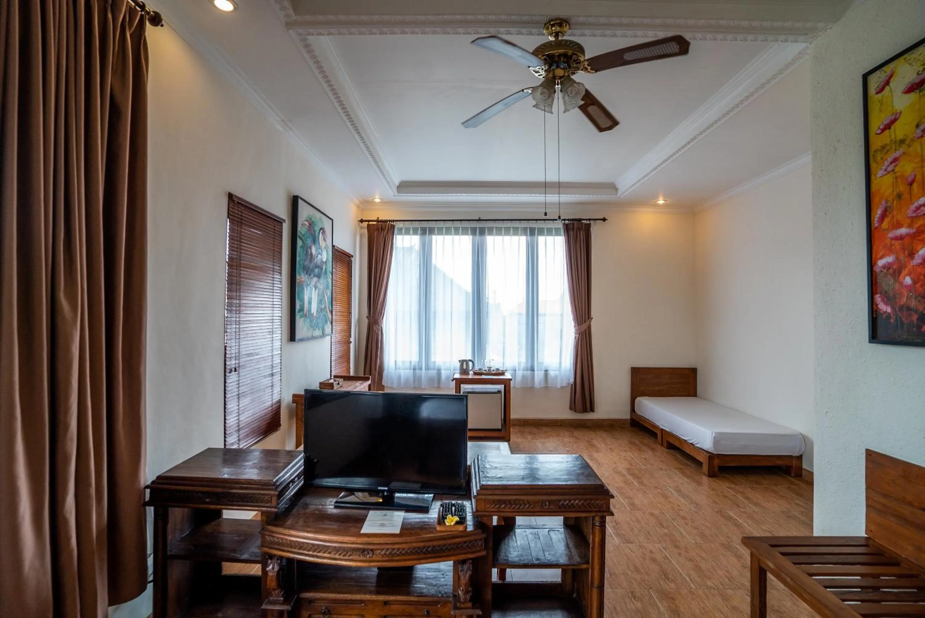 TV and multimedia, Bed in Capung Cottages