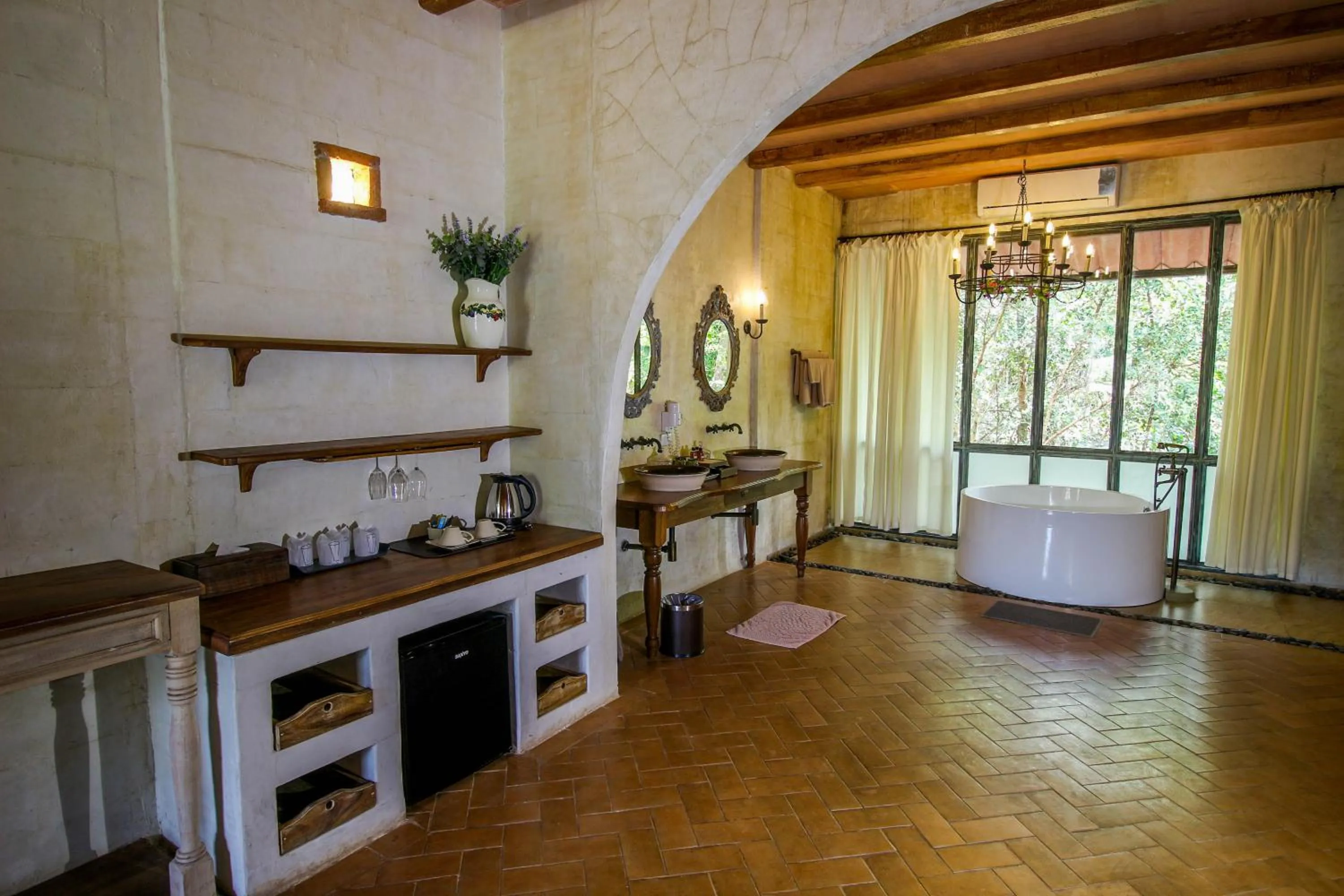 Photo of the whole room in La Toscana