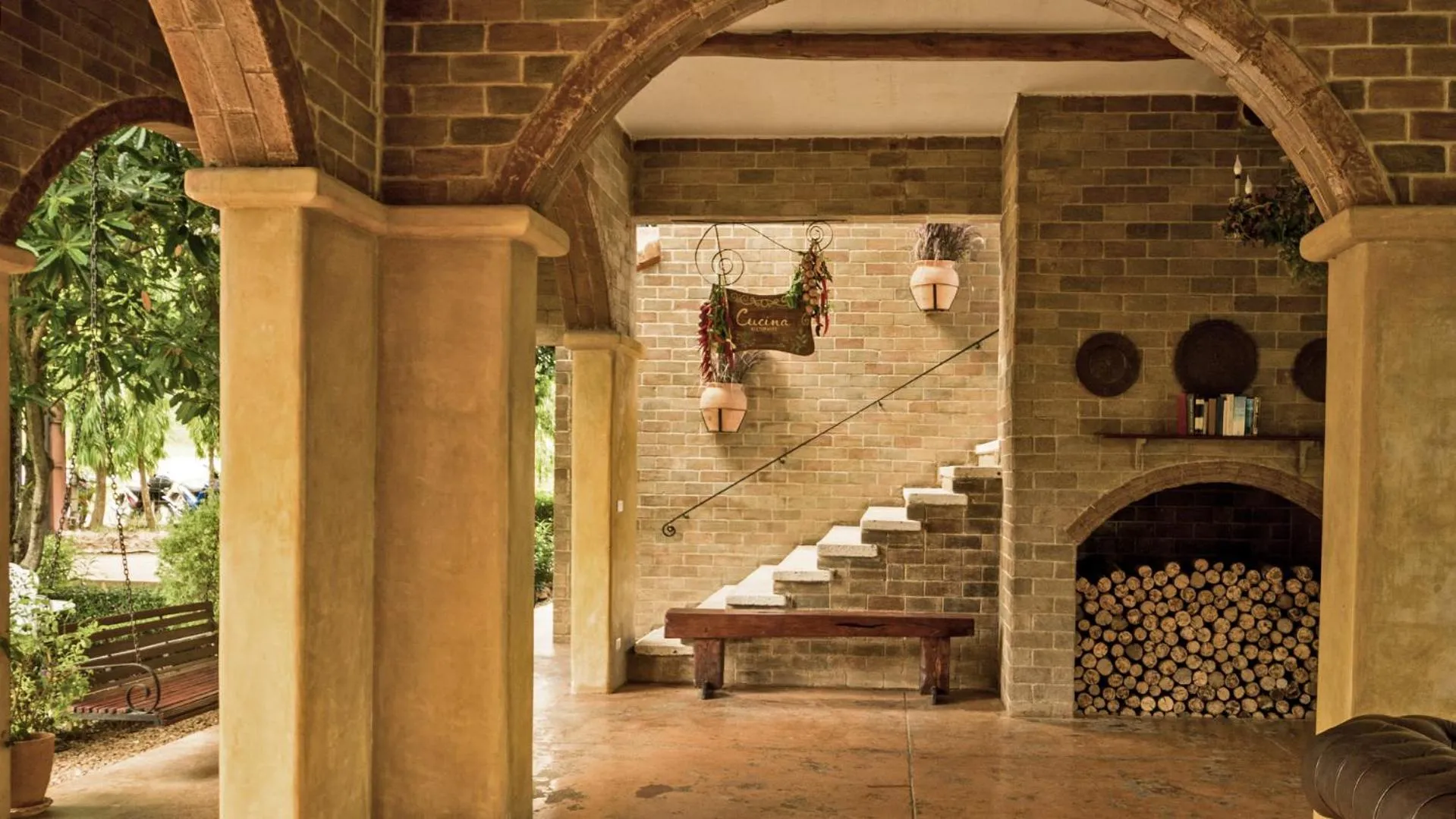 Restaurant/places to eat in La Toscana