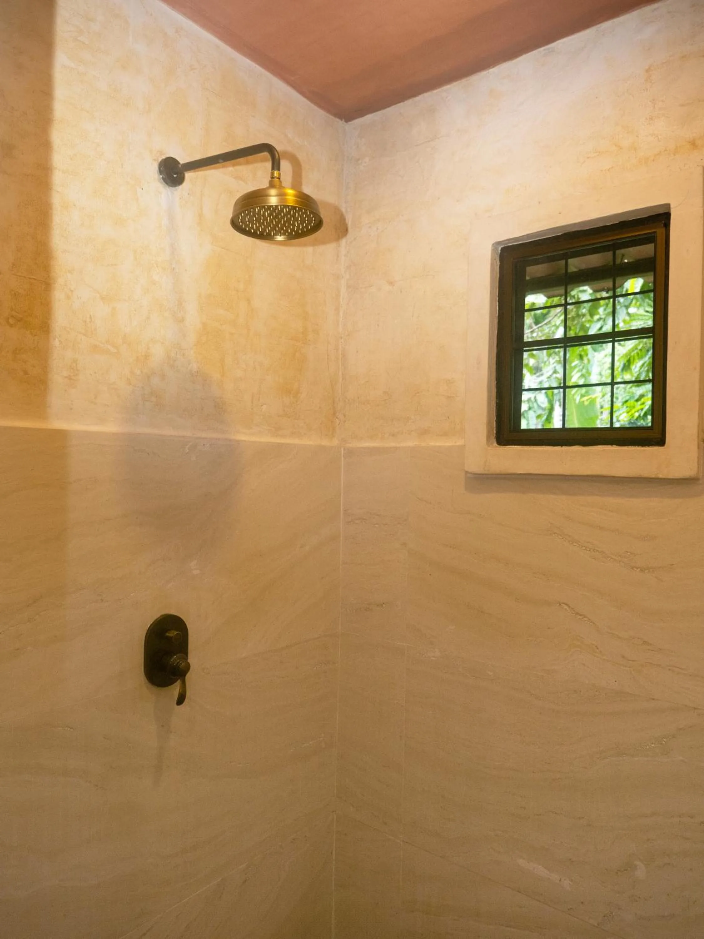 Shower in La Toscana