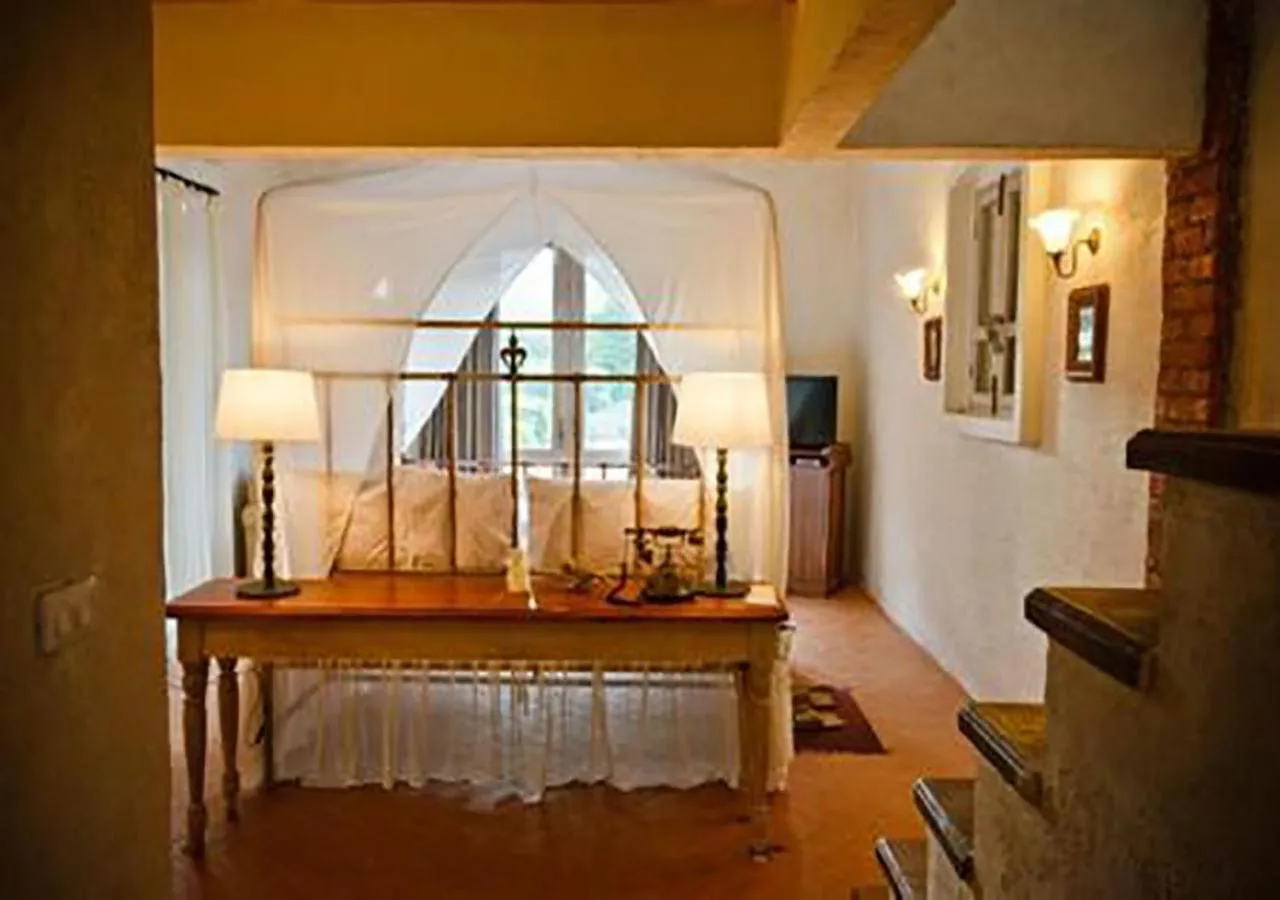 Photo of the whole room in La Toscana