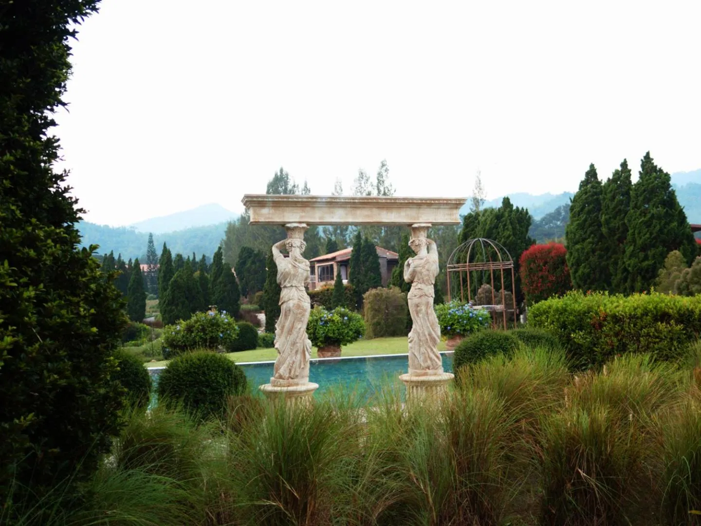 Pool view in La Toscana