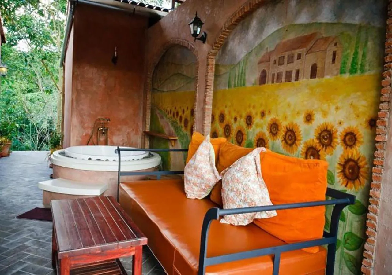 Photo of the whole room in La Toscana