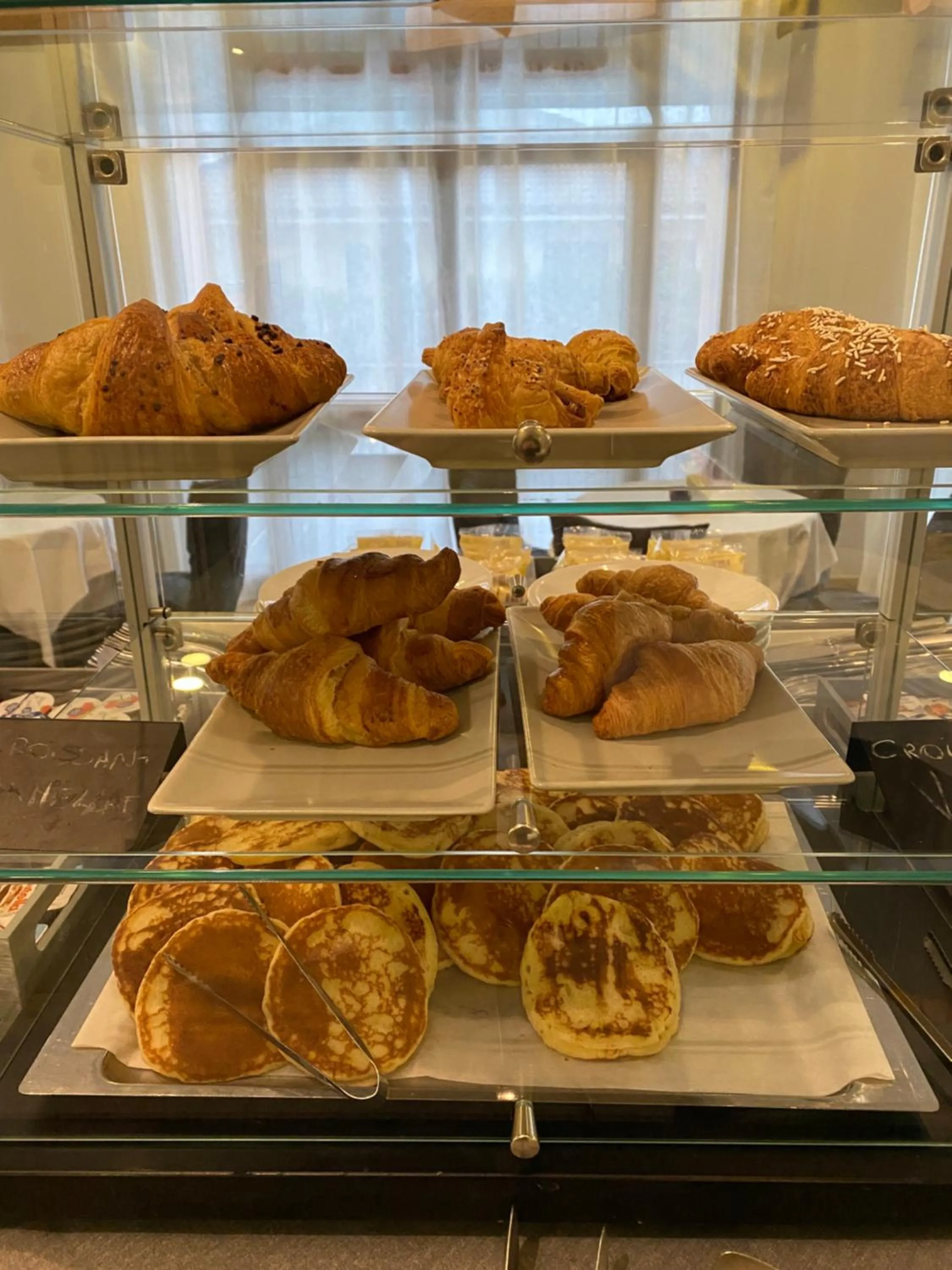 Food and drinks in Green Hotel