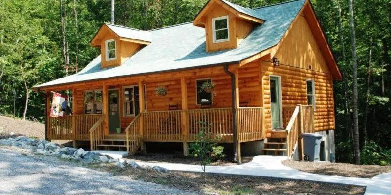 Facade/entrance in Rooster Ridge