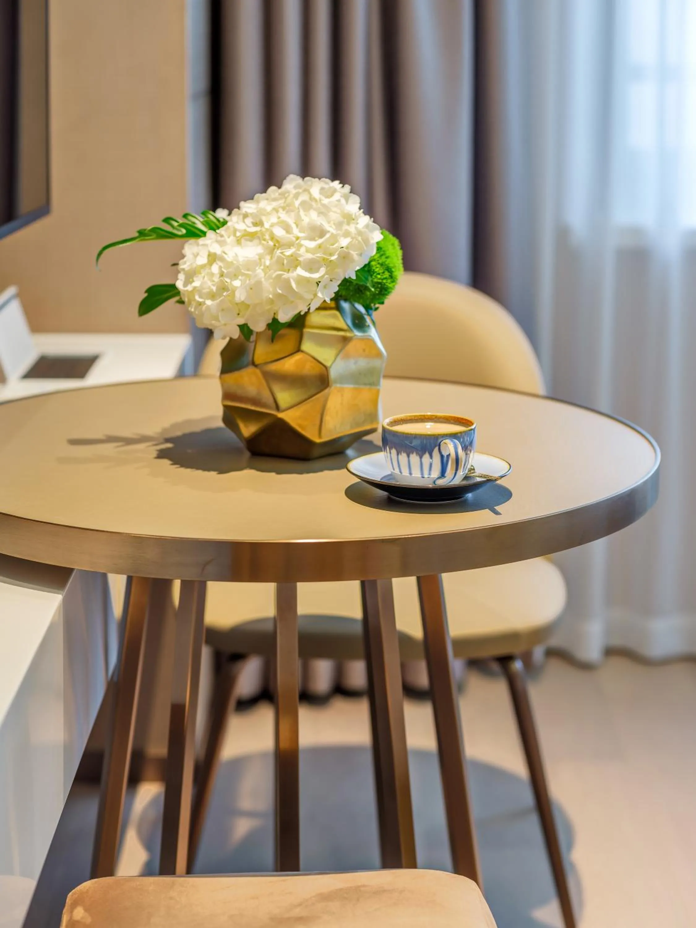 Seating area in Donghu Collection Hotel