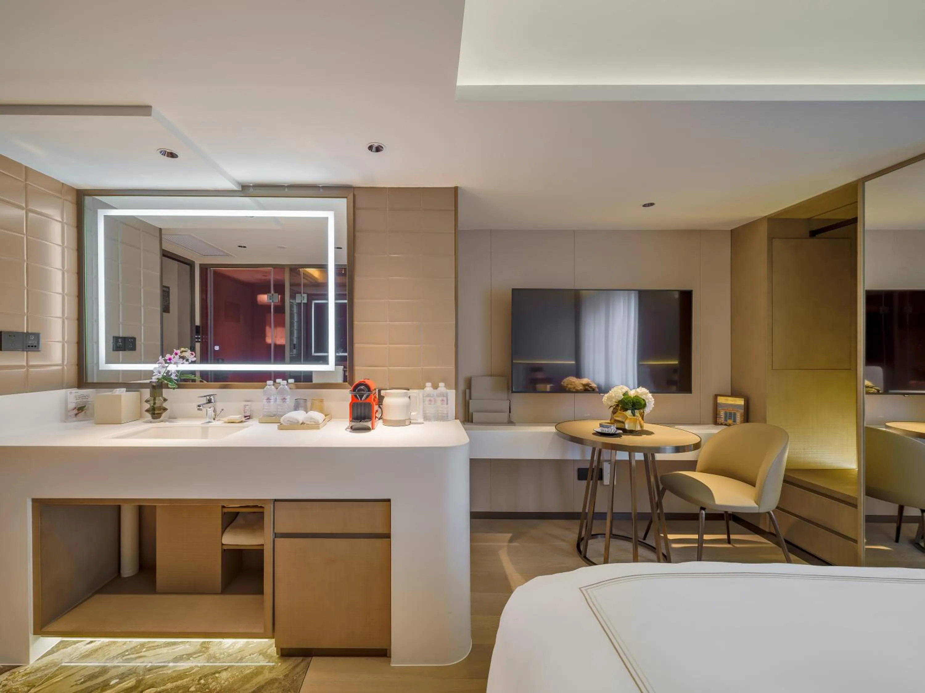 Seating area in Donghu Collection Hotel