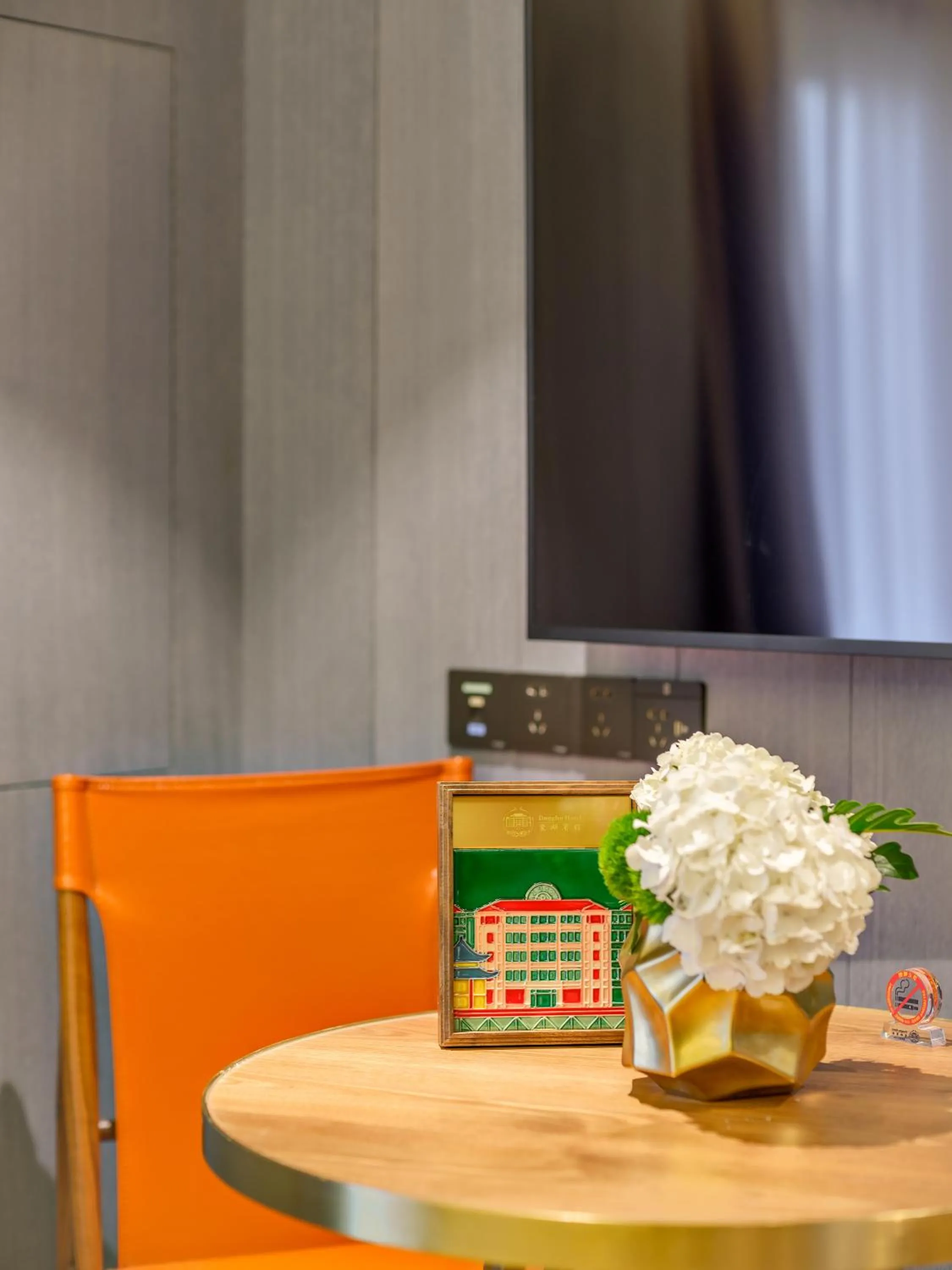 Seating area in Donghu Collection Hotel