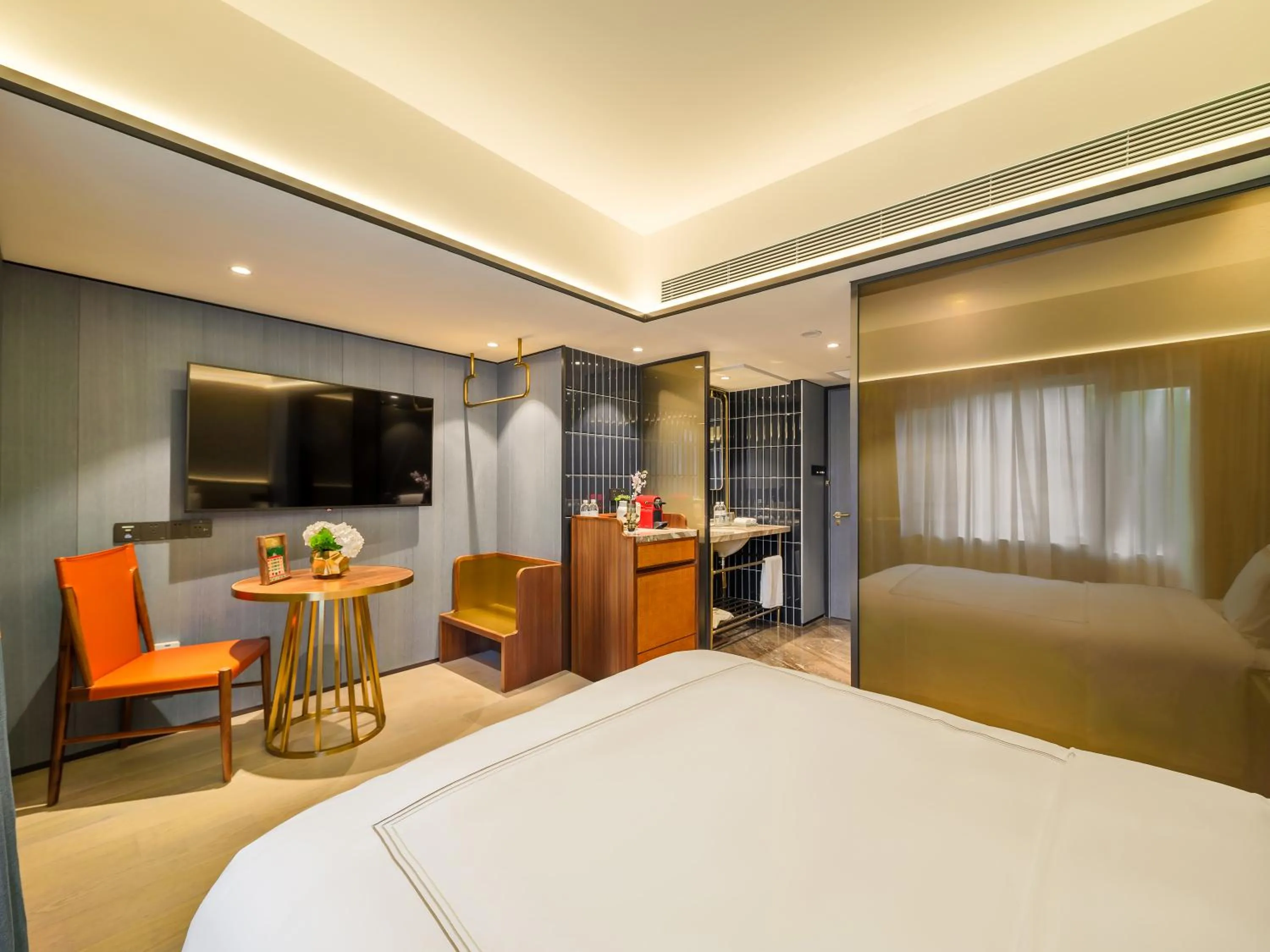 TV and multimedia, Bed in Donghu Collection Hotel