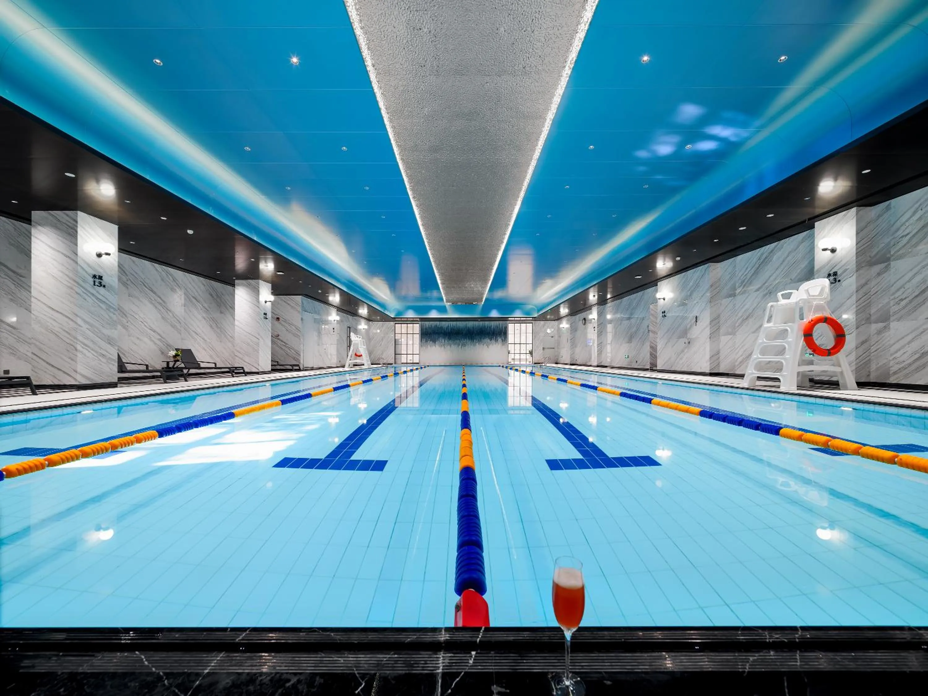 Swimming pool in Donghu Collection Hotel