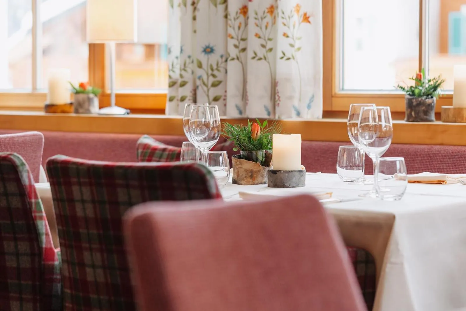 Restaurant/places to eat in Hotel Aurora