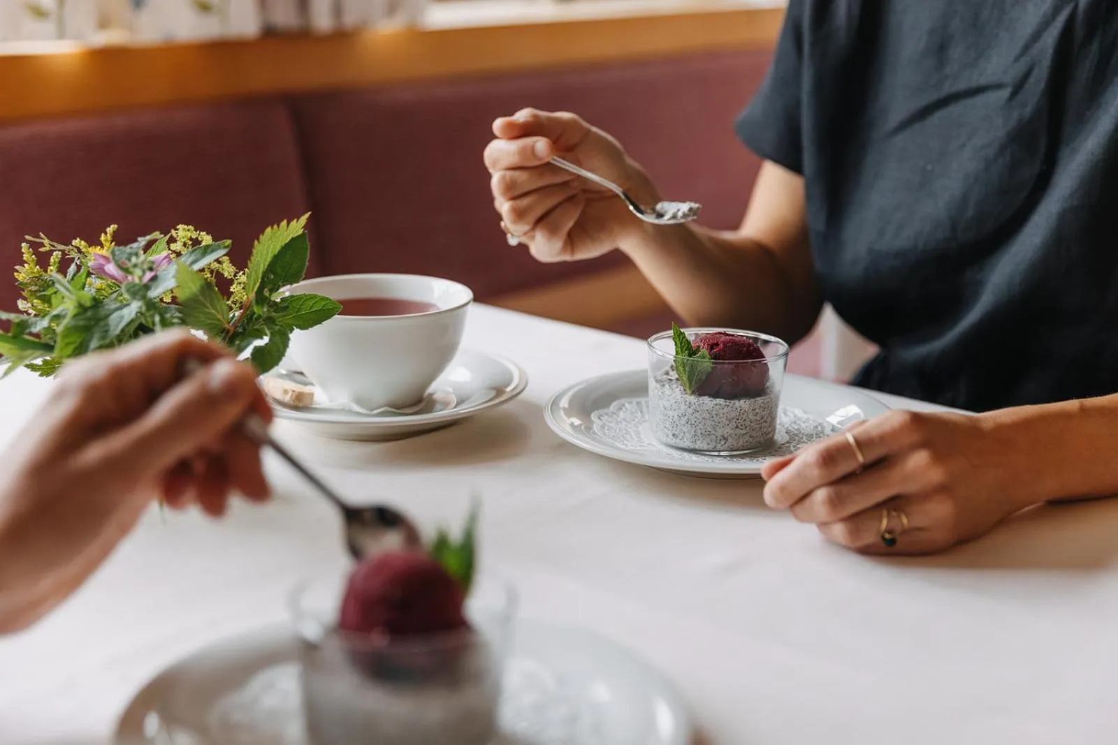 Restaurant/places to eat in Hotel Aurora