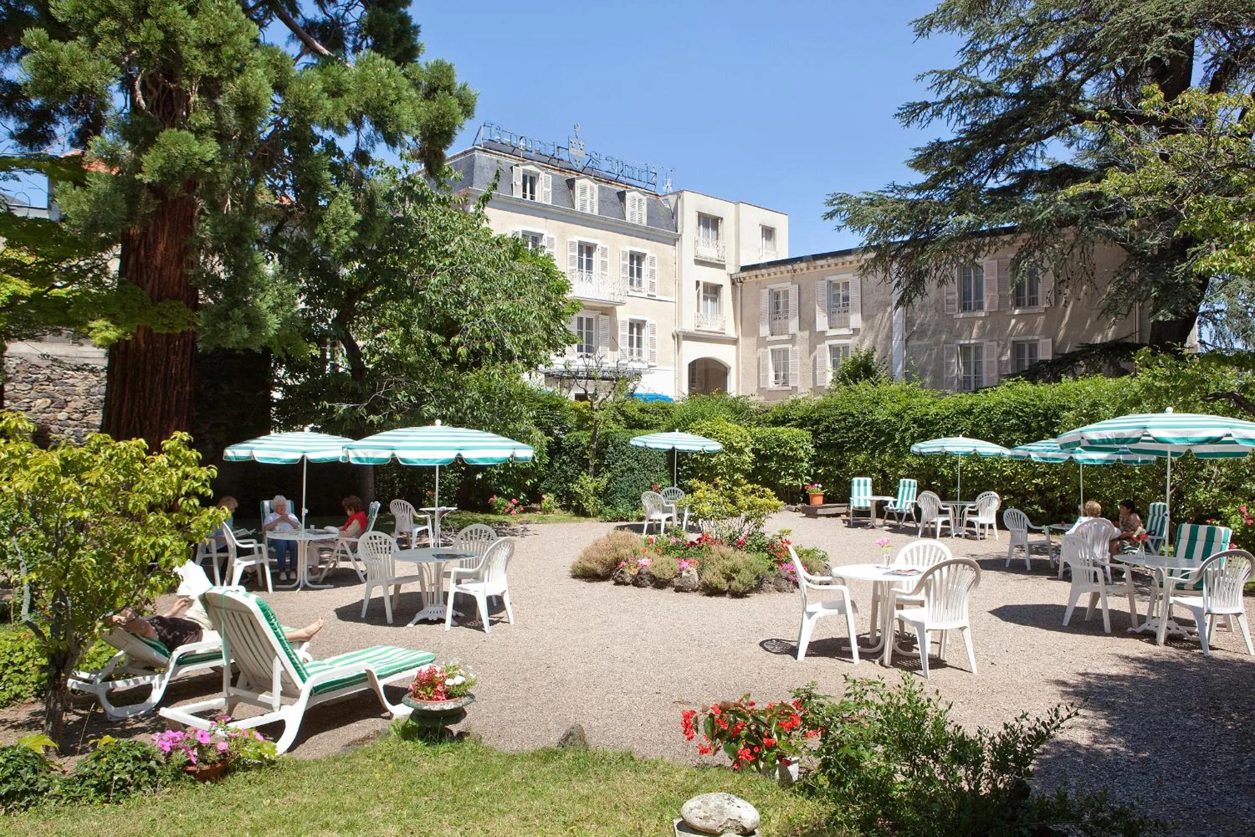 Restaurant/places to eat in Logis Hotel Royal Saint-Mart