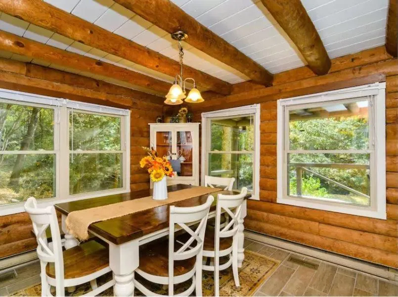Dining area in Eagle's Rest Lodge