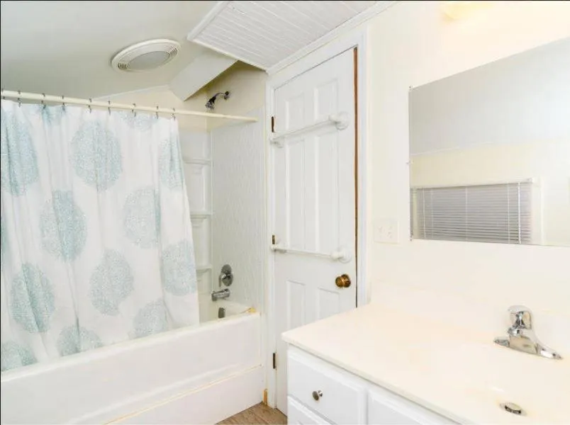 Shower in Eagle's Rest Lodge