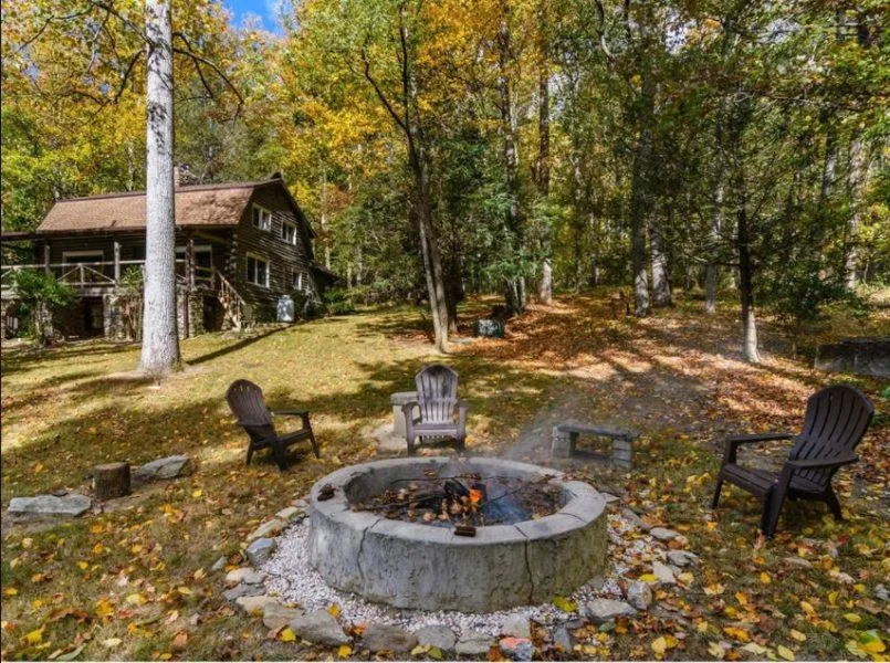 Facade/entrance in Eagle's Rest Lodge