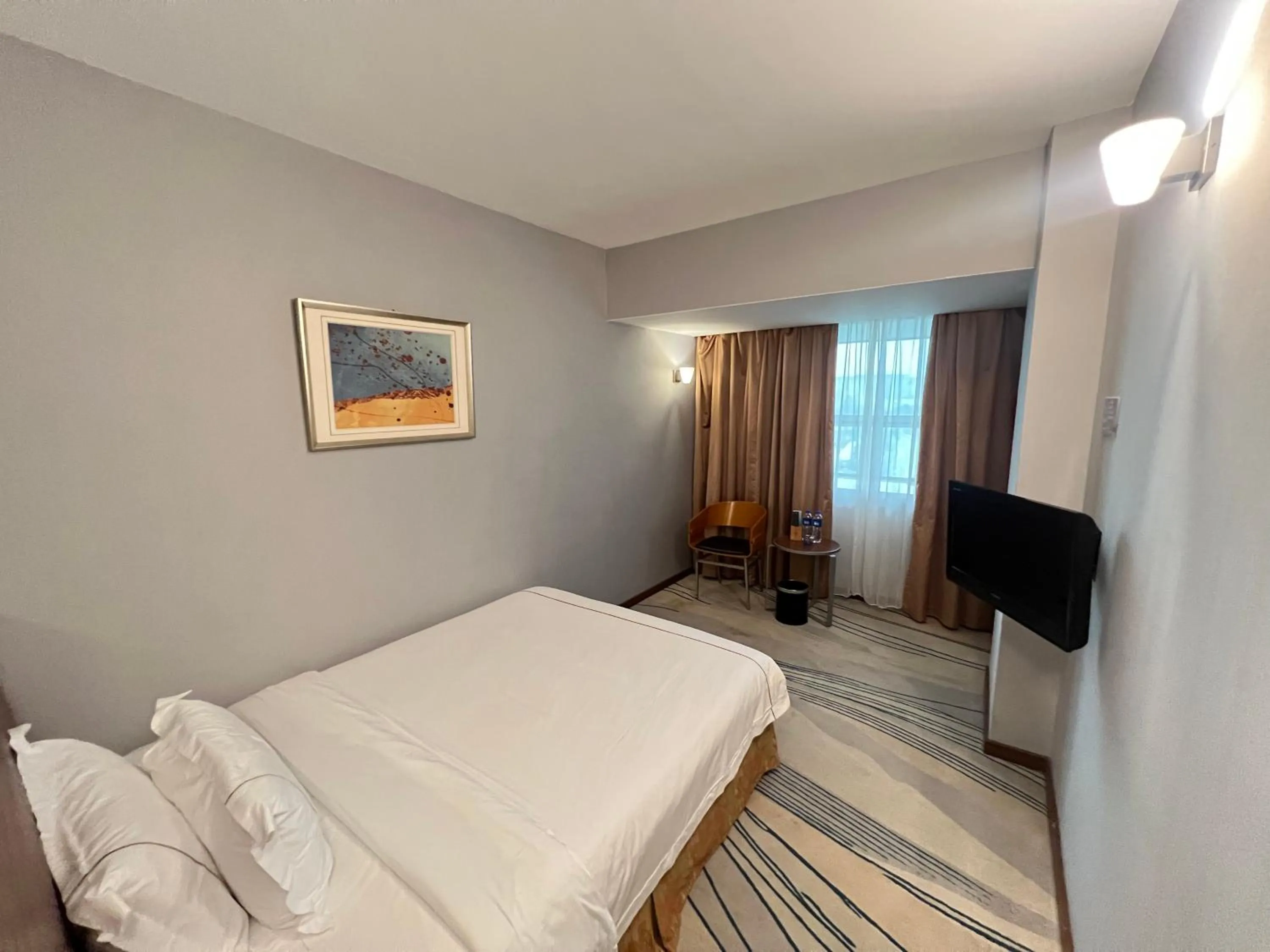 Communal lounge/ TV room, Bed in Days Inn Guangzhou