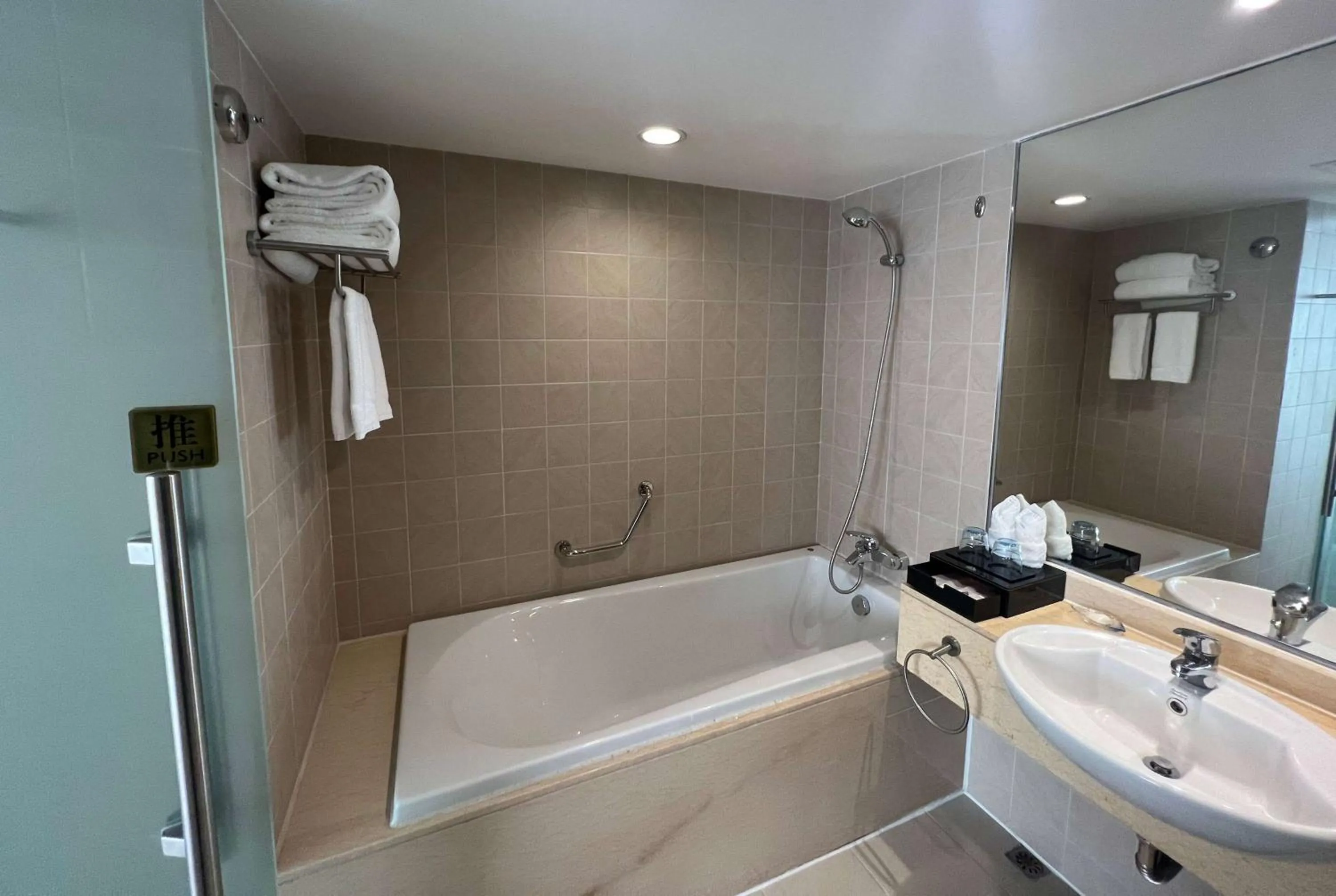 Bathroom in Days Inn Guangzhou