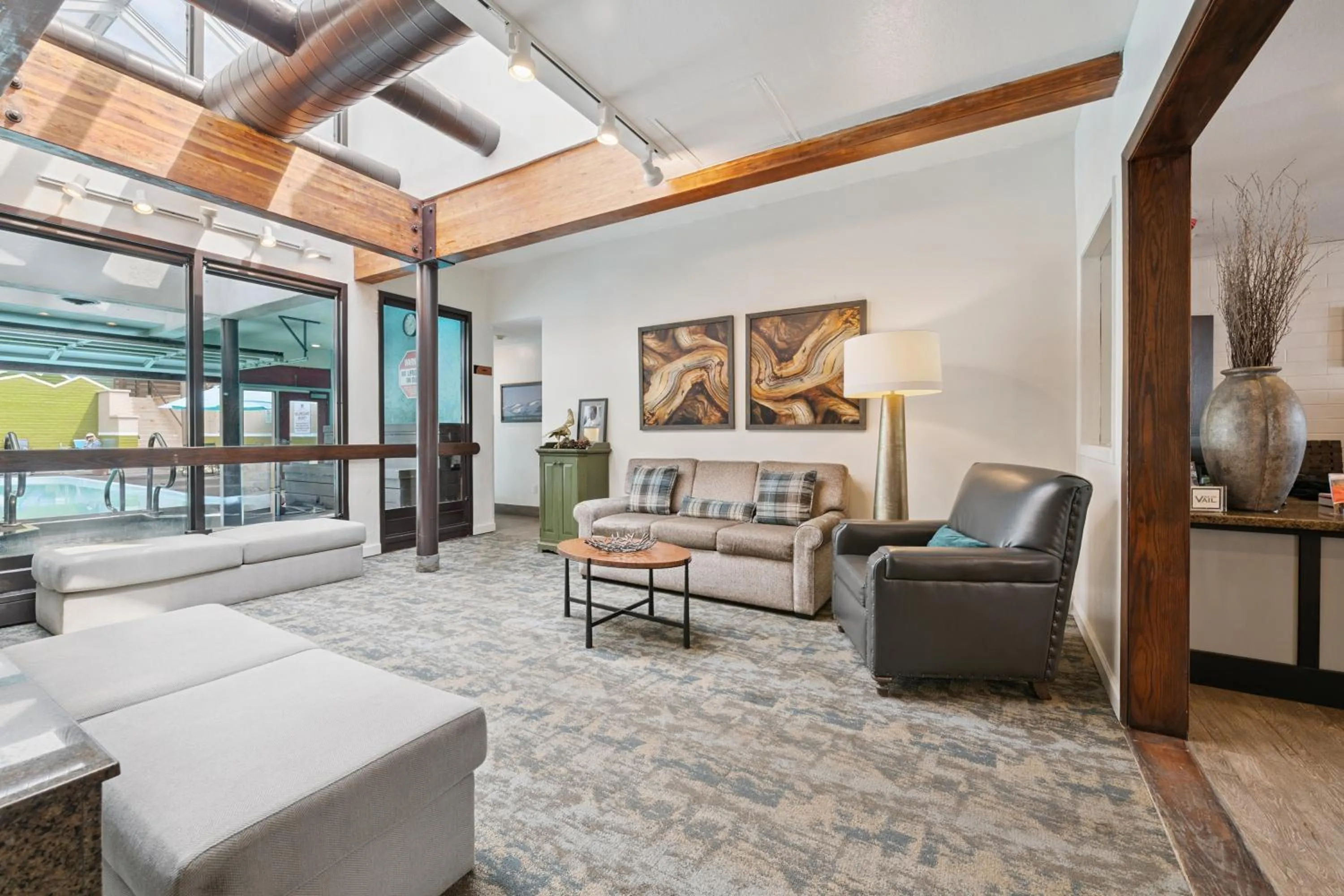 Seating area in Eagle Point Resort