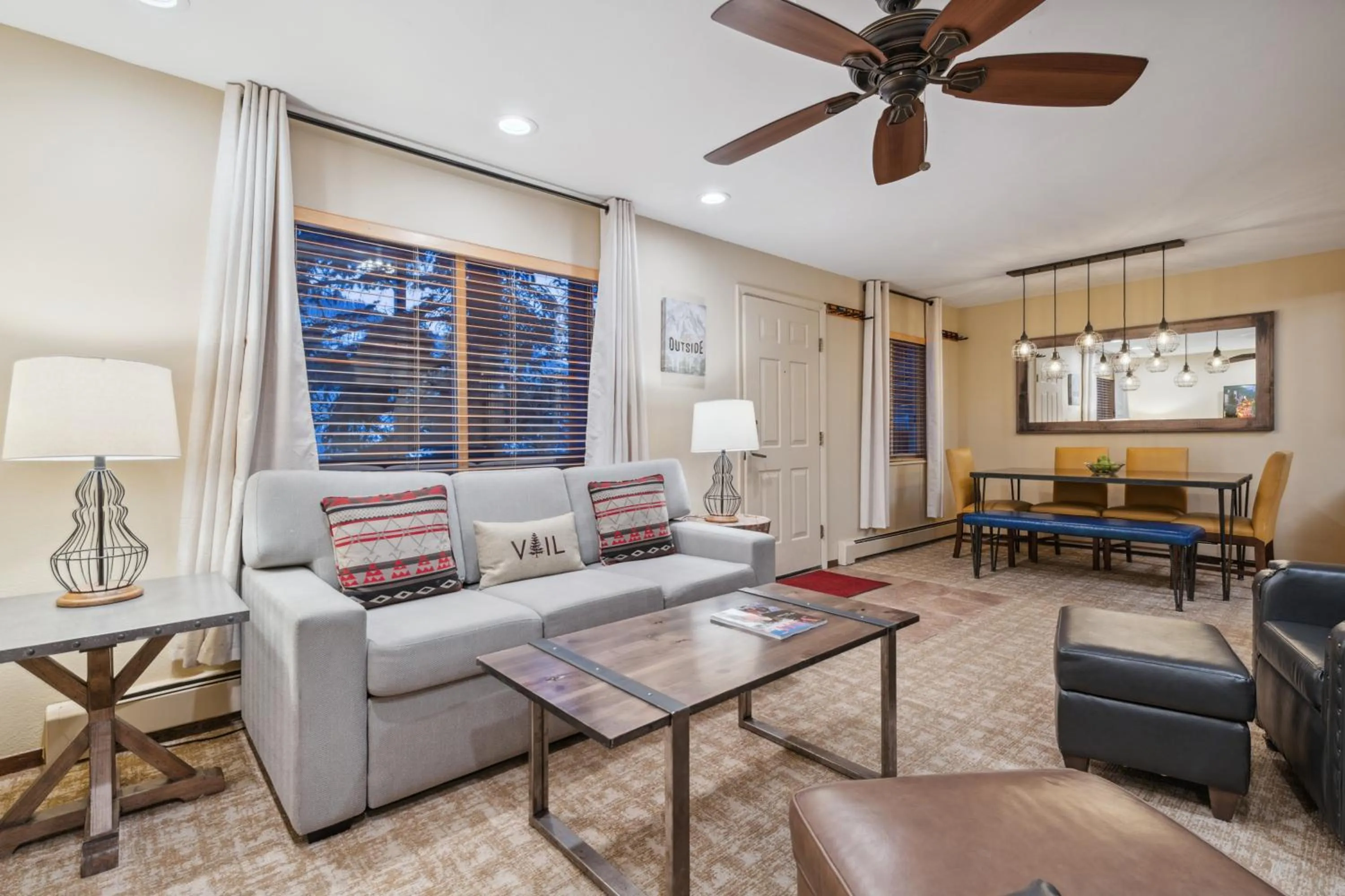 Living room in Eagle Point Resort