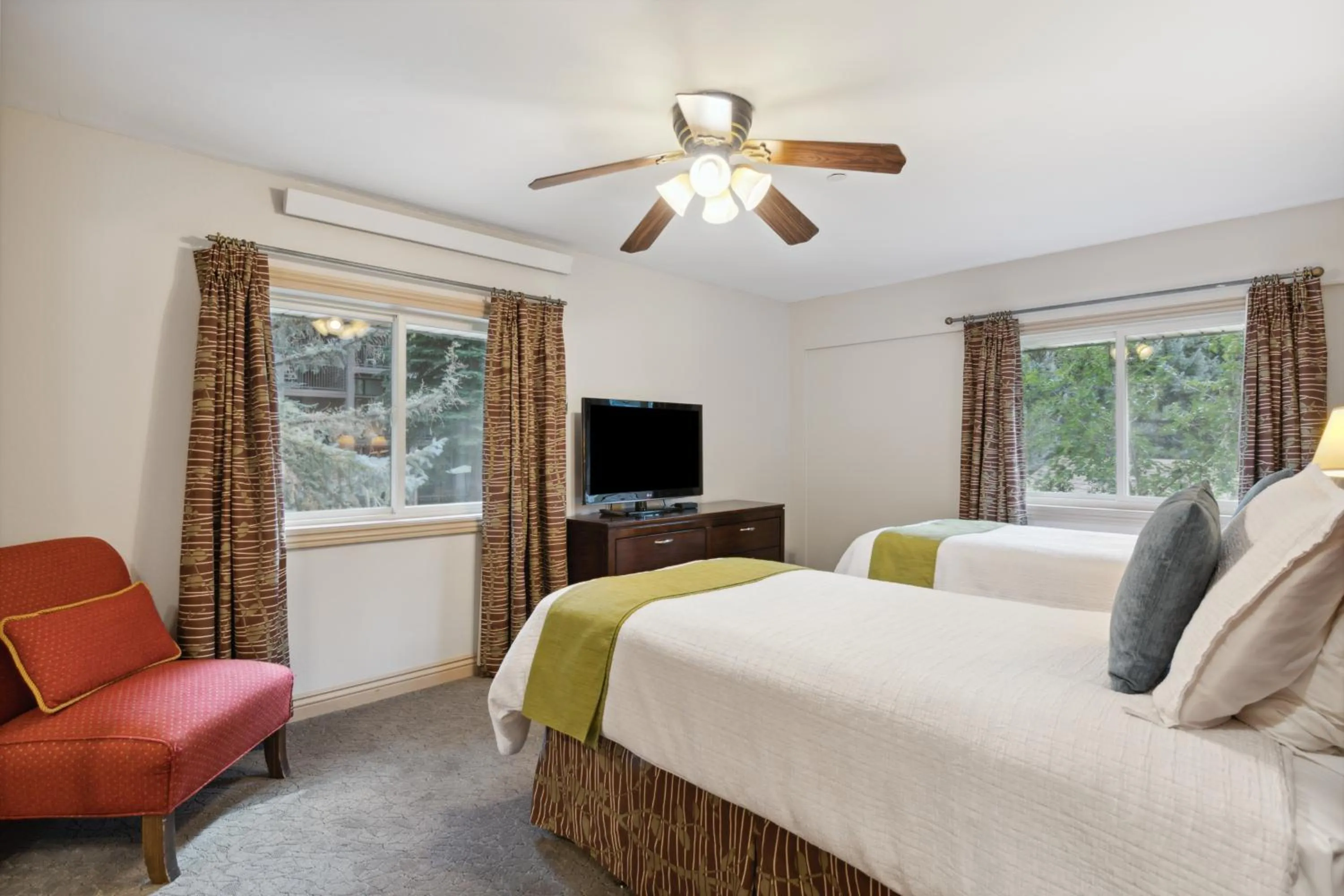 Bedroom, Bed in Falcon Point