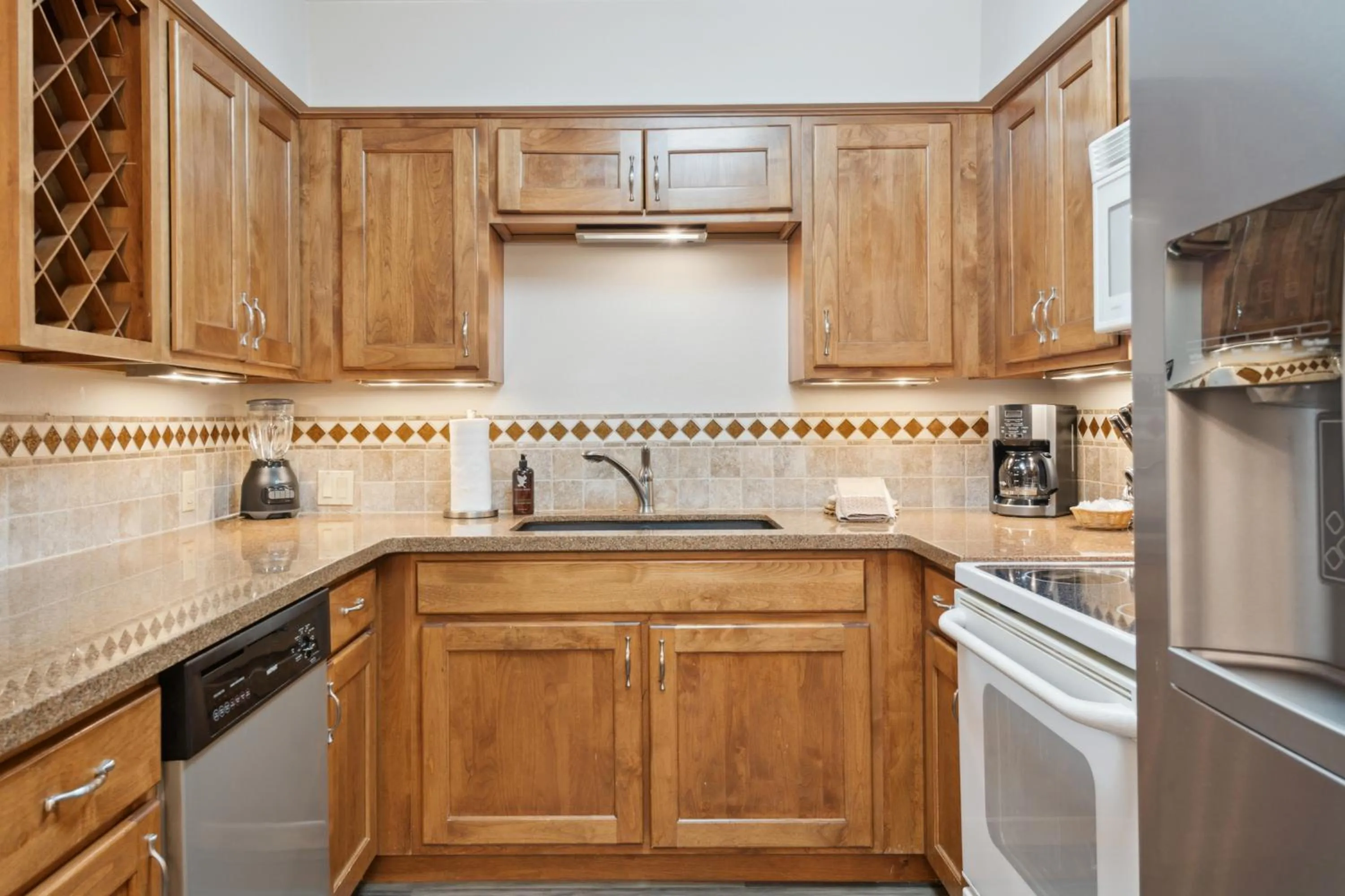 Kitchen or kitchenette in Falcon Point