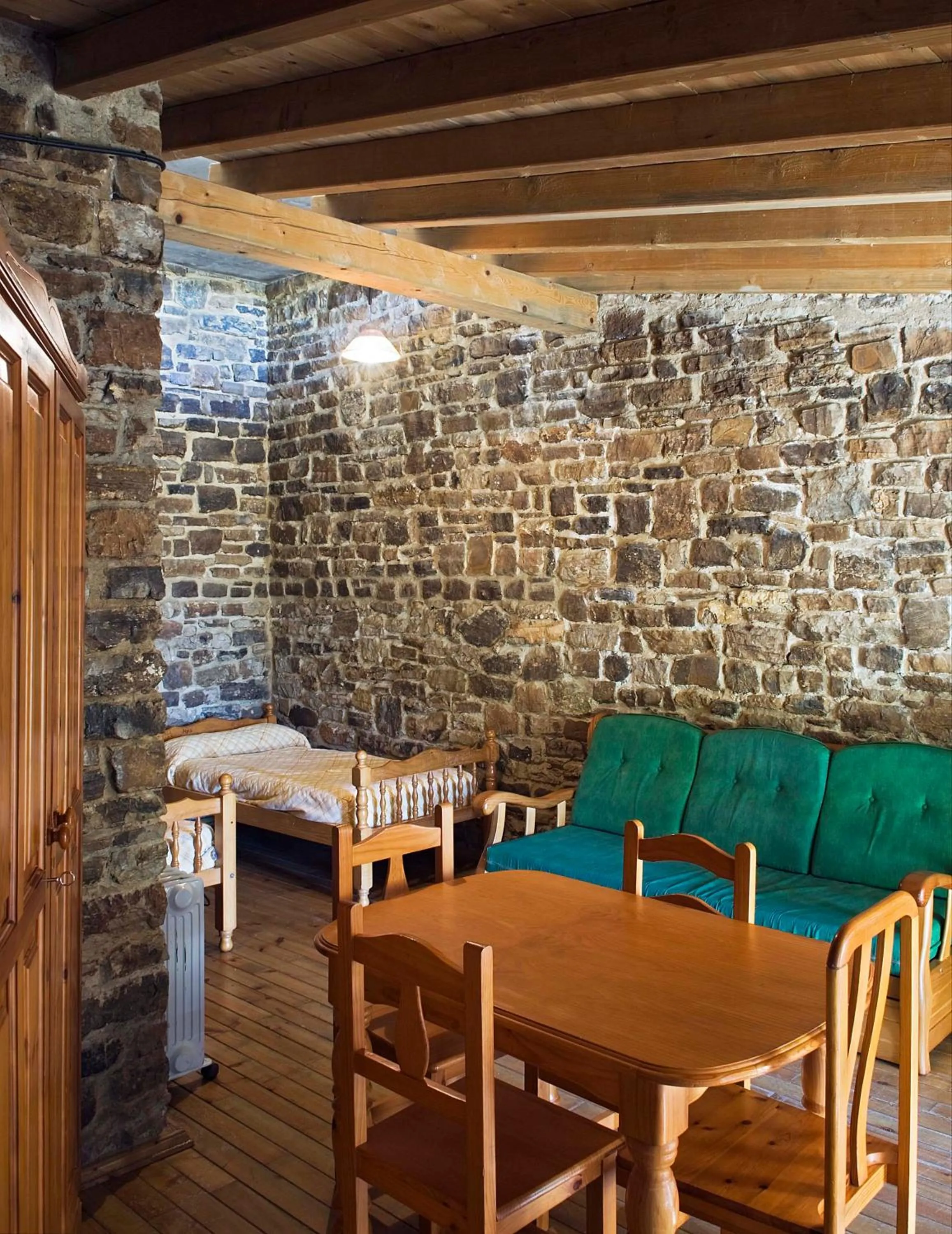 Photo of the whole room in Albergue Inturjoven Cortes De La Frontera