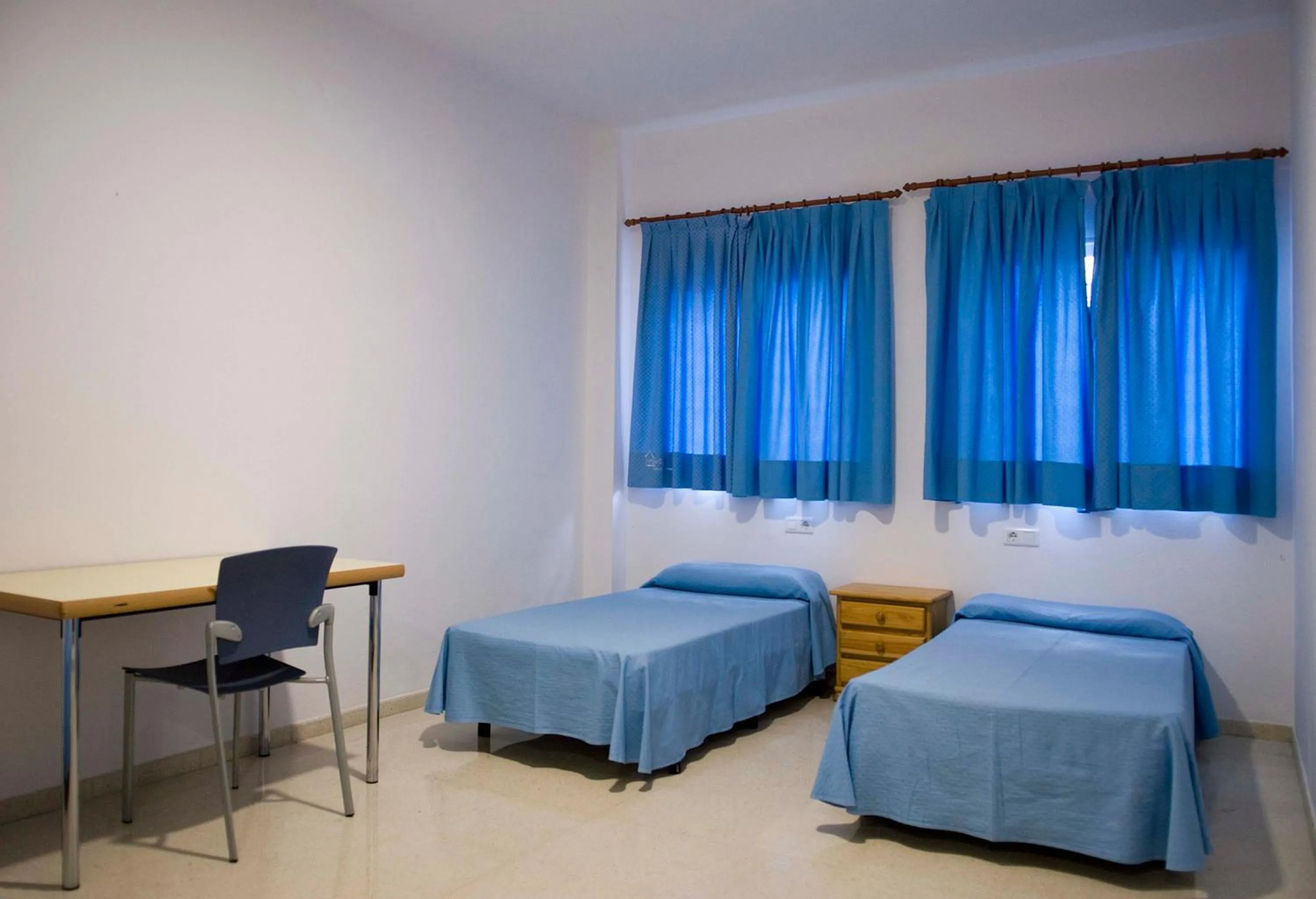 Photo of the whole room, Bed in Albergue Inturjoven Sevilla