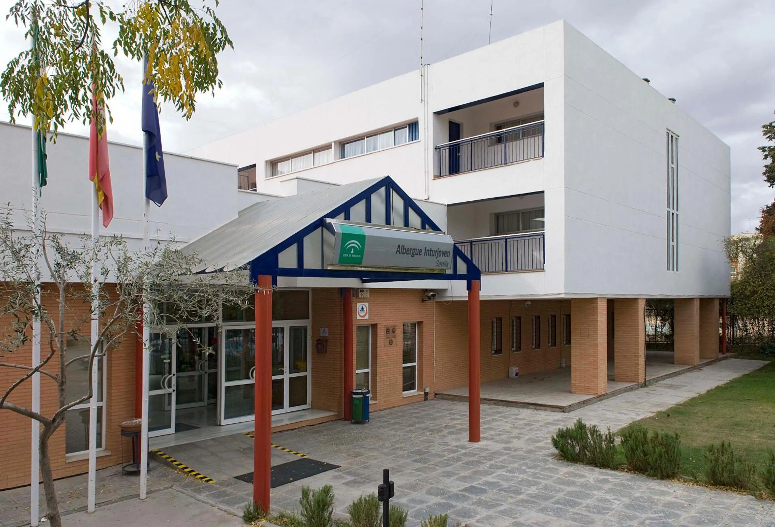 Facade/entrance in Albergue Inturjoven Sevilla