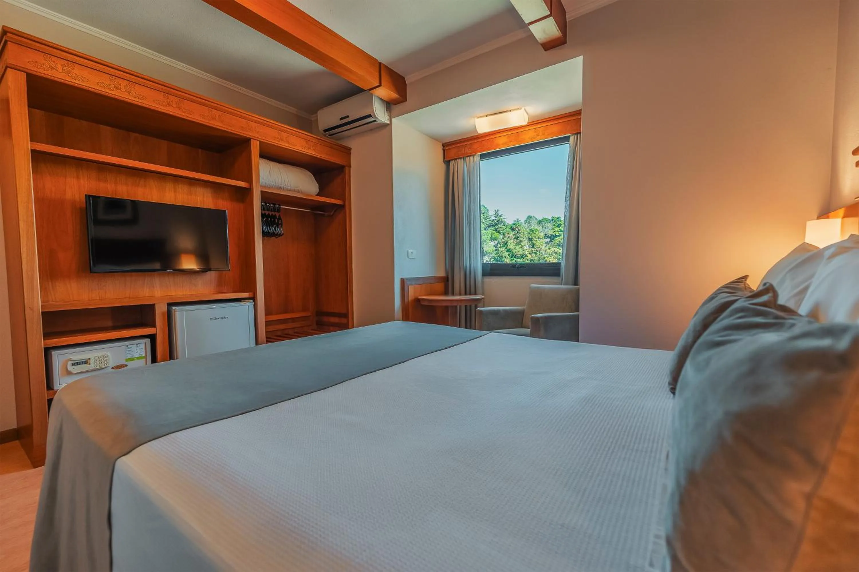 Bed in Hotel Laghetto Premio