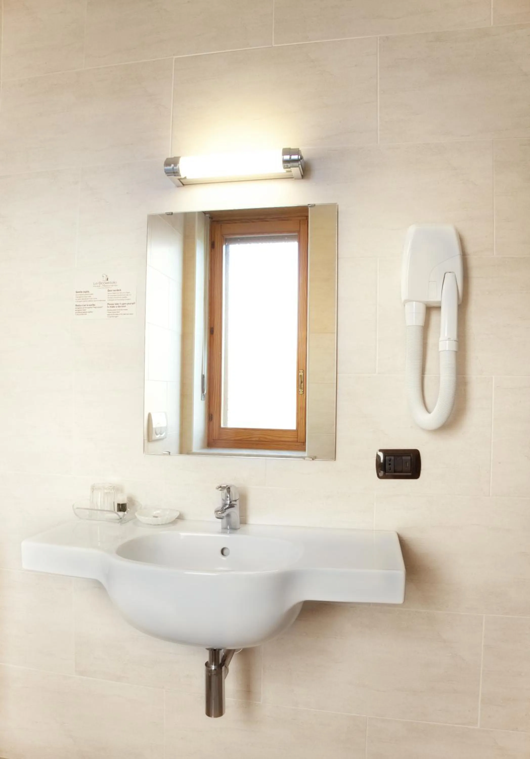 Bathroom in Lo Scoiattolo Piedmont Bike Hotel