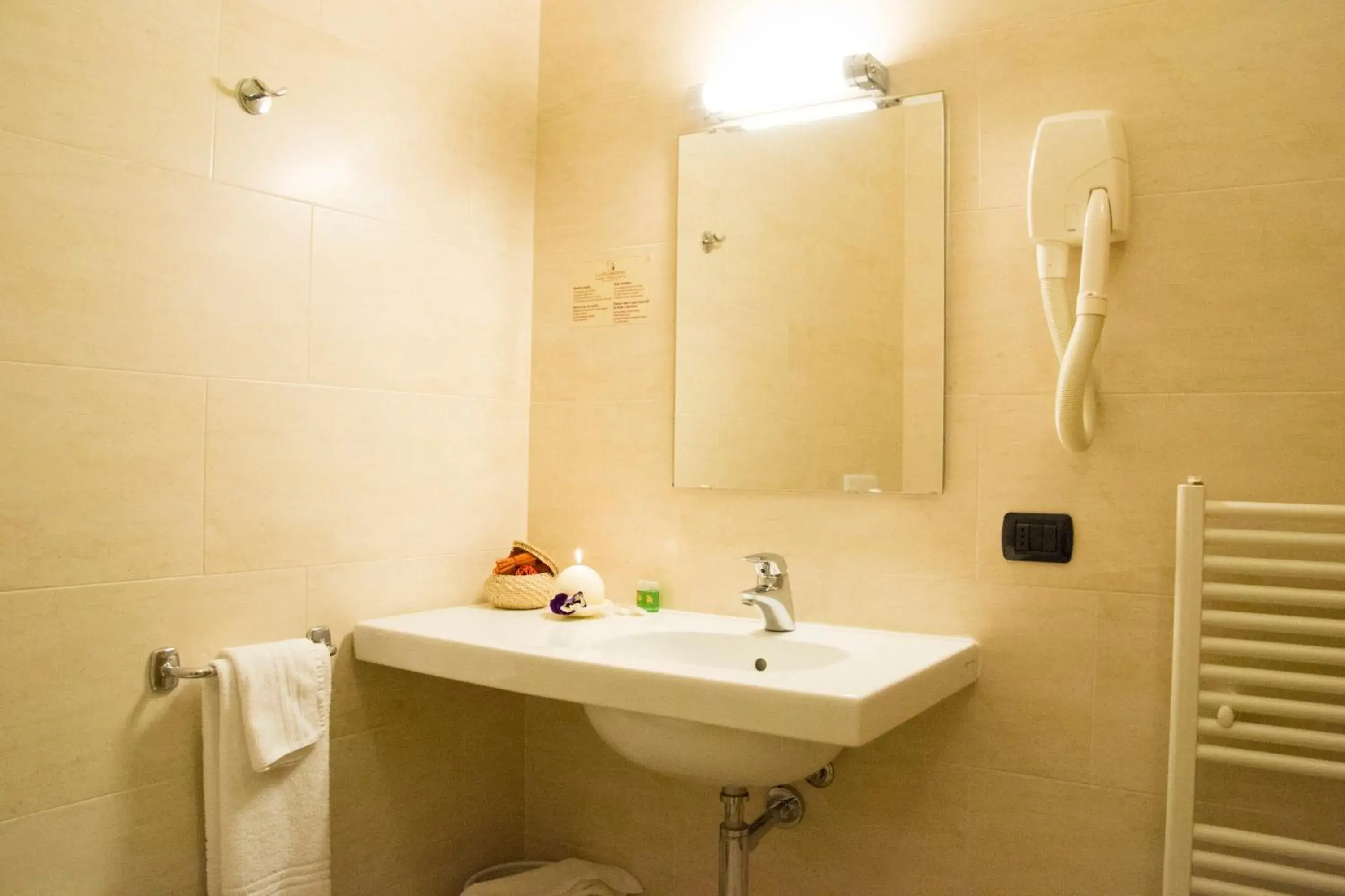 Quadruple Room in Lo Scoiattolo Piedmont Bike Hotel Quadruple Room in Lo Scoiattolo Piedmont Bike Hotel