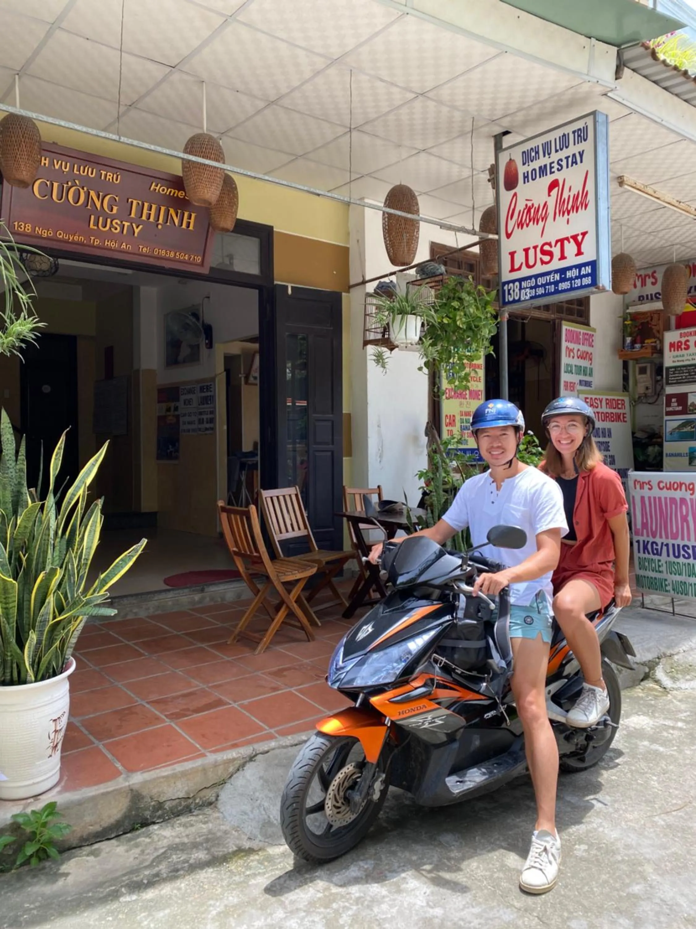 group of guests in Cuong Thinh Homestay