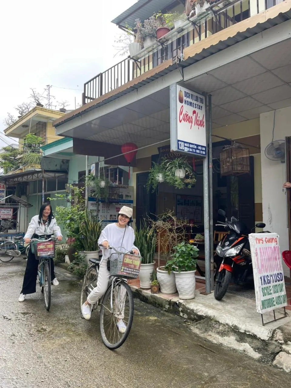 group of guests in Cuong Thinh Homestay