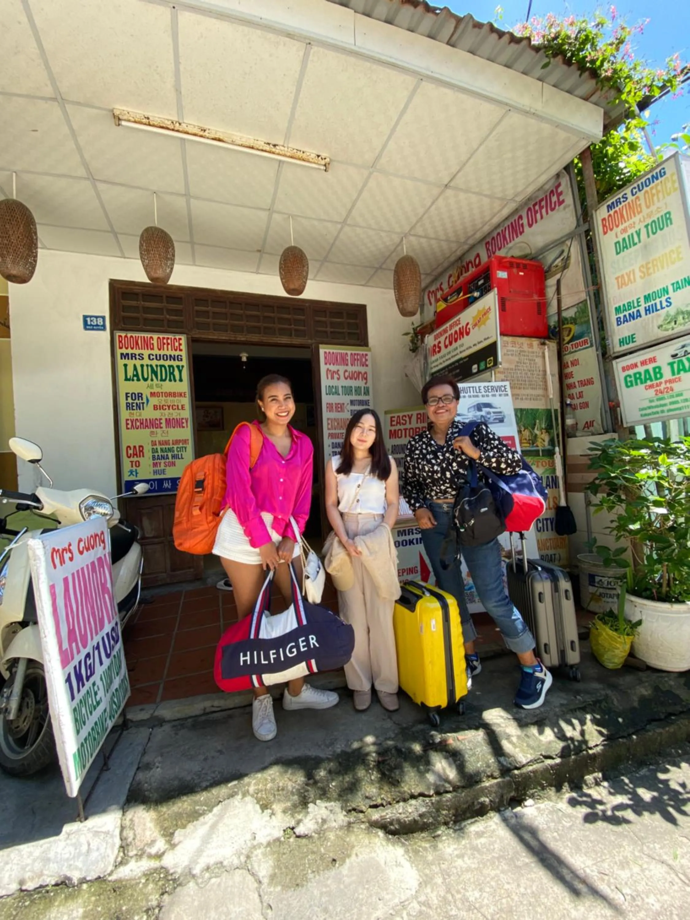 group of guests in Cuong Thinh Homestay